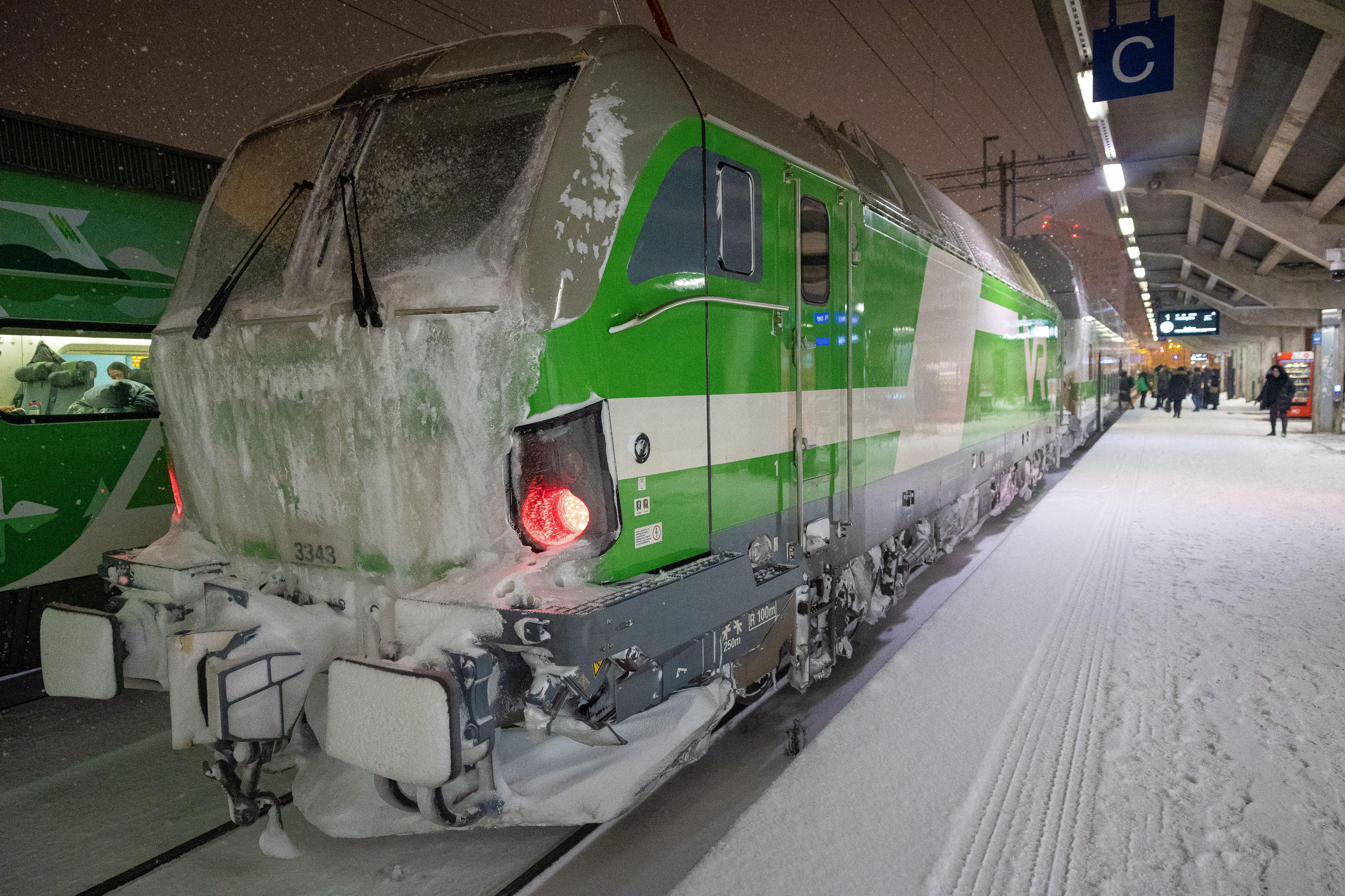 VR cancels dozens of weekend train routes due to the cold weather