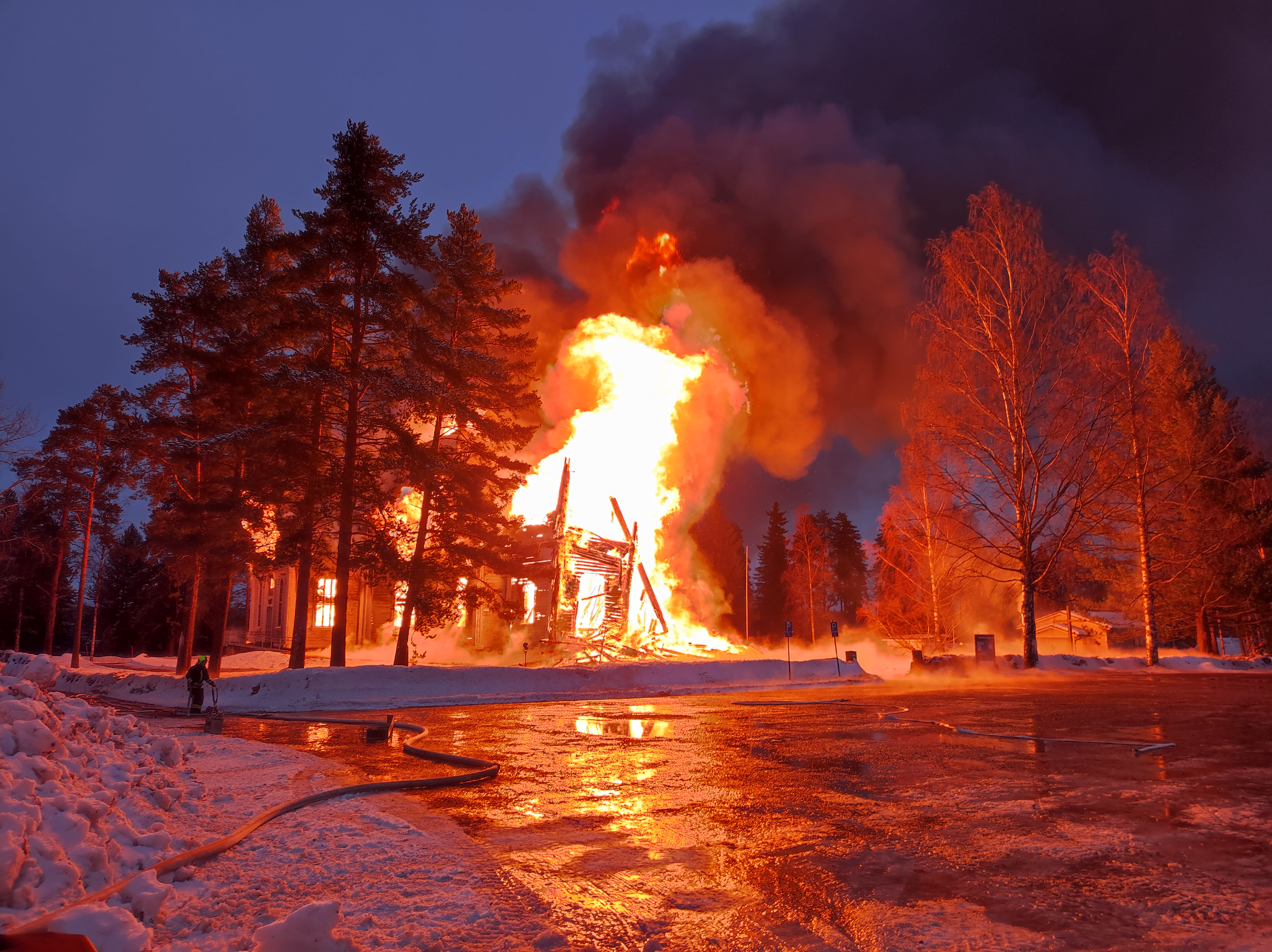 The fire burns the church in South Karelia to the ground