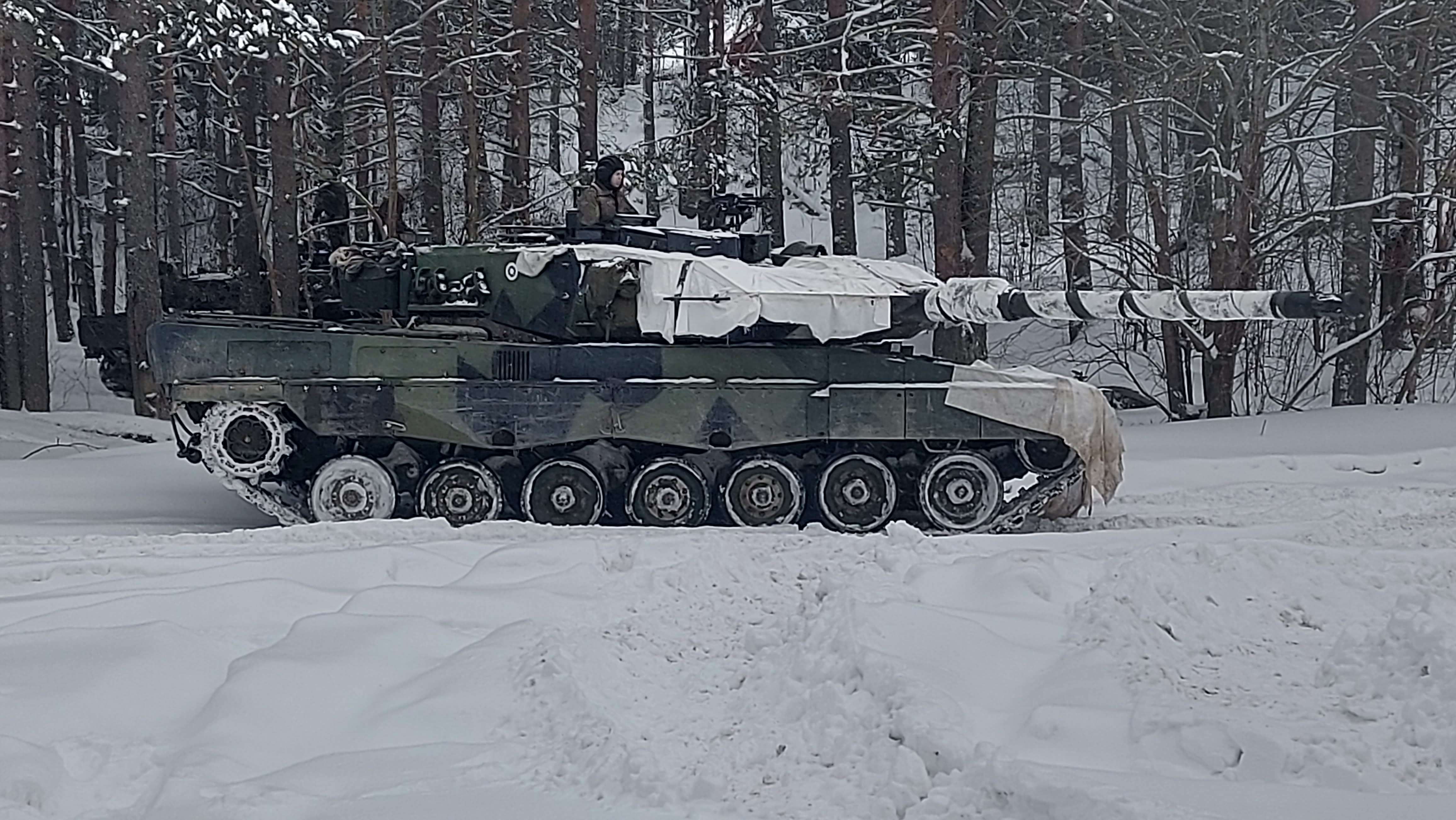 Finlandia revelará una posible entrega de tanques a Ucrania el jueves