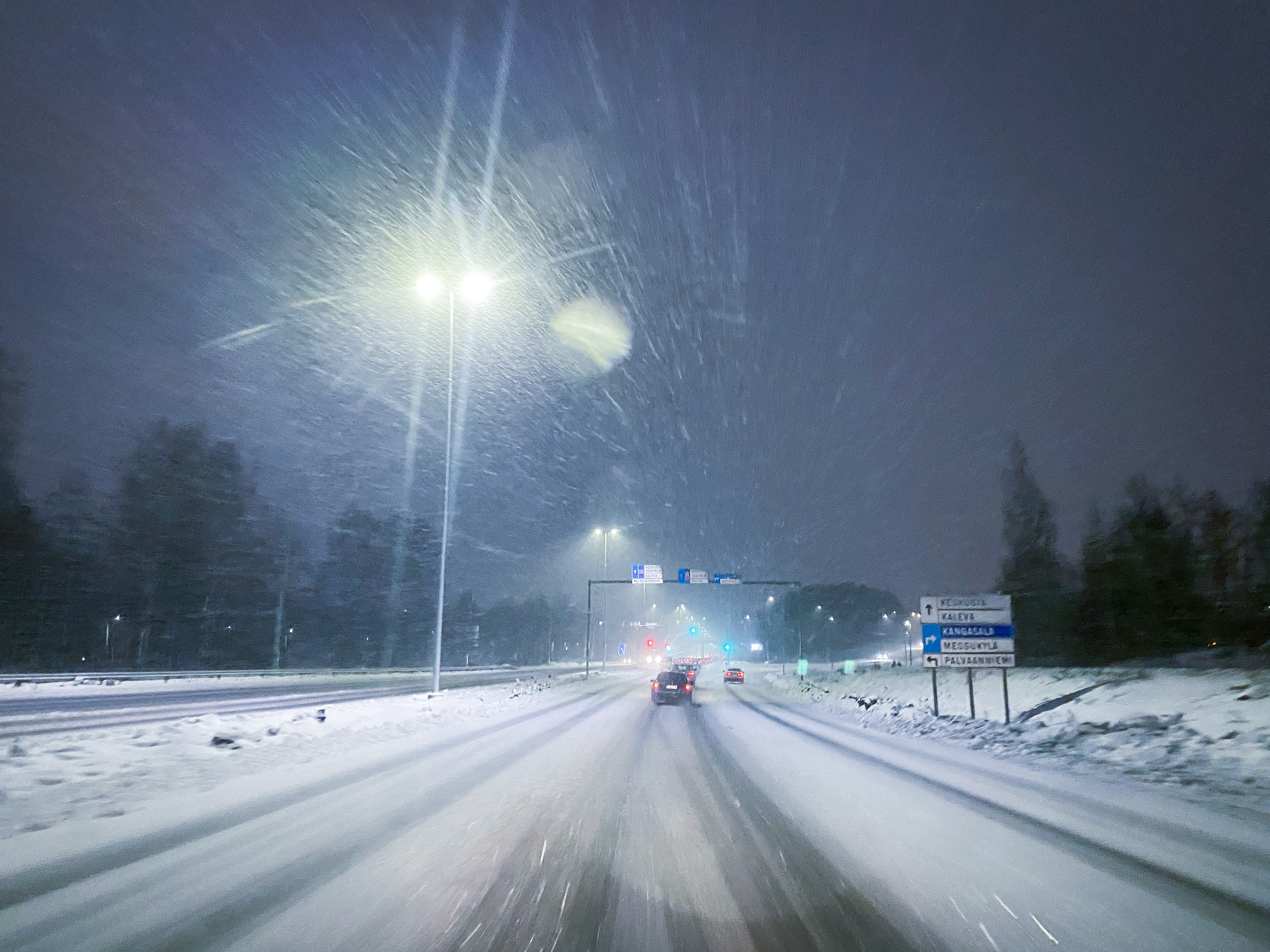 Schnee, gefährliches Fahren ist für Montag vorhergesagt