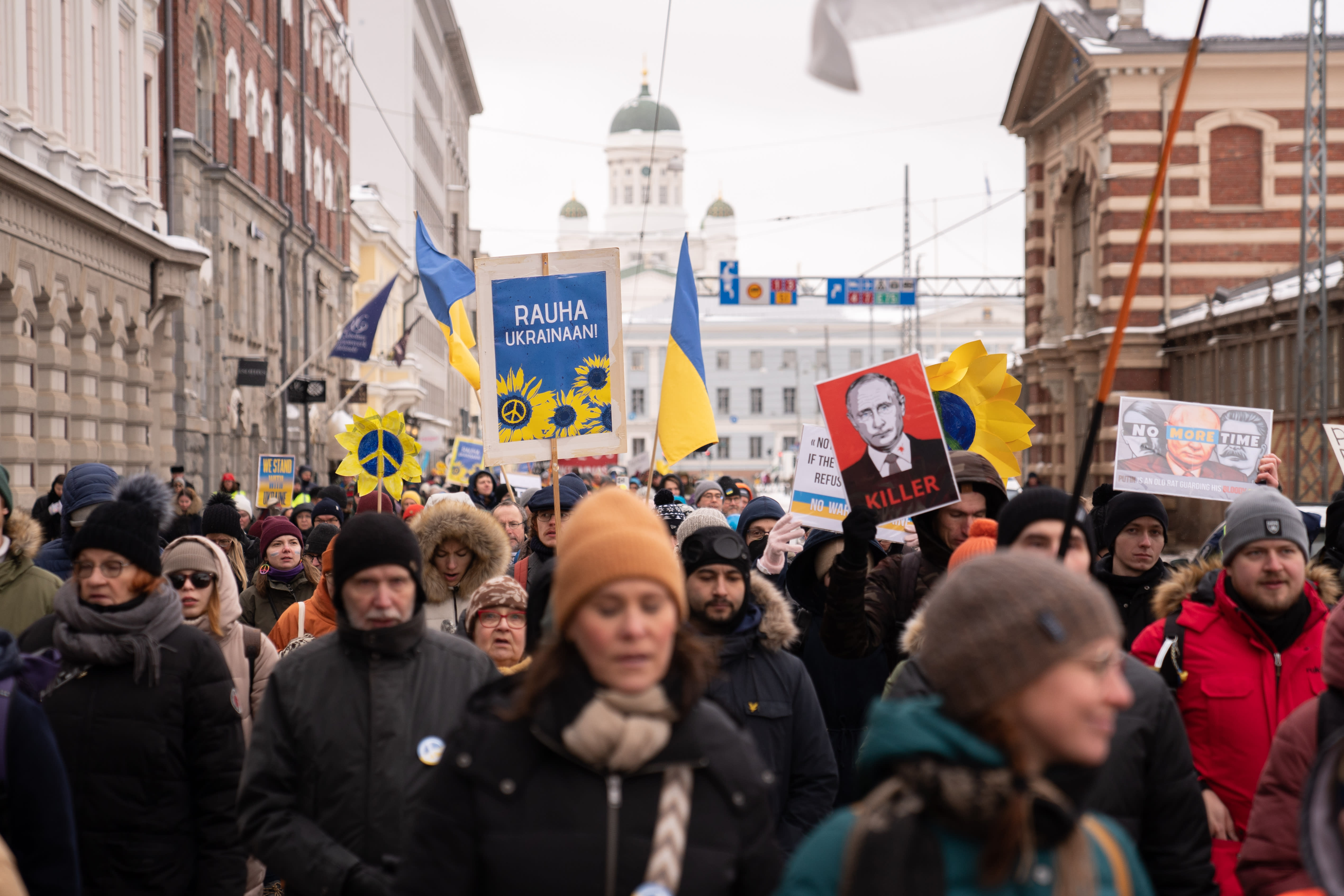 1000 march in Helsinki to demand peace in Ukraine