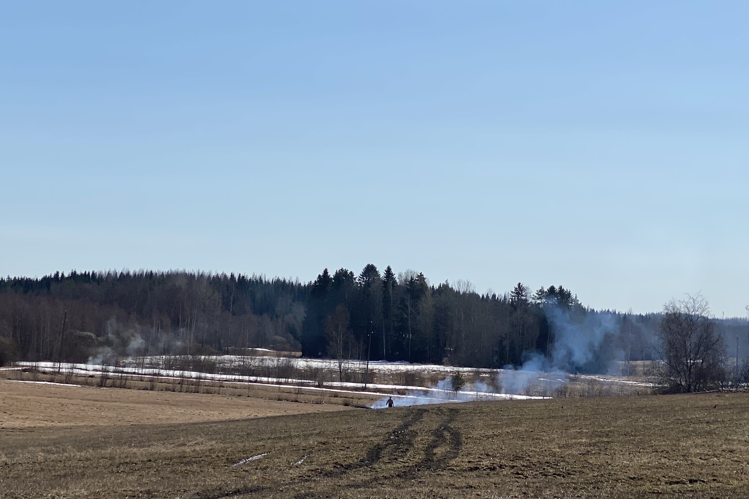 Aufgrund des Temperaturanstiegs und des Verbots offener Feuer brechen überall in Pirkanmaa Brände aus
