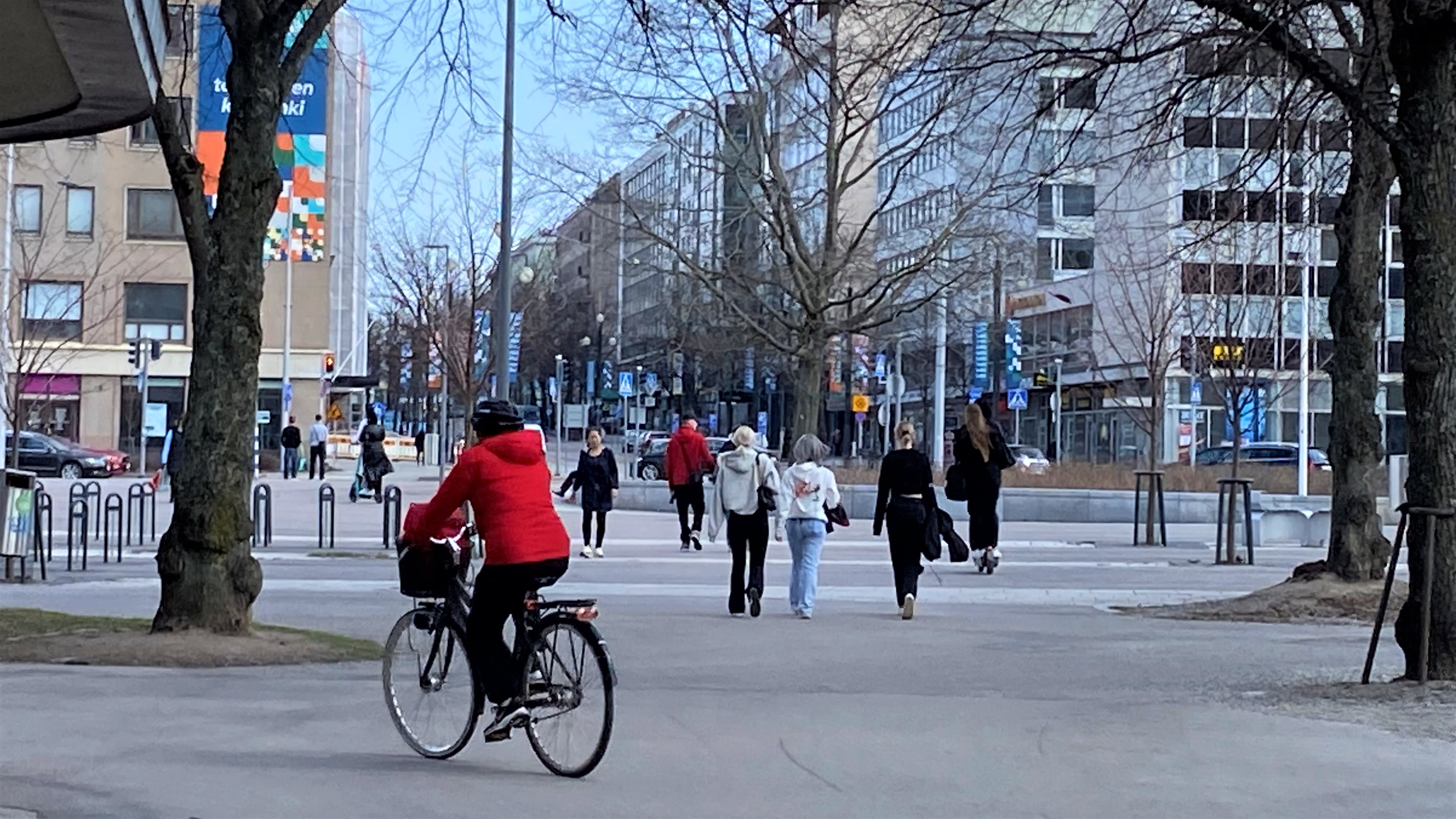 Pejalan kaki dan penunggang basikal paling kerap mati dalam lalu lintas bandar, 44% daripada pejalan kaki mati di persimpangan