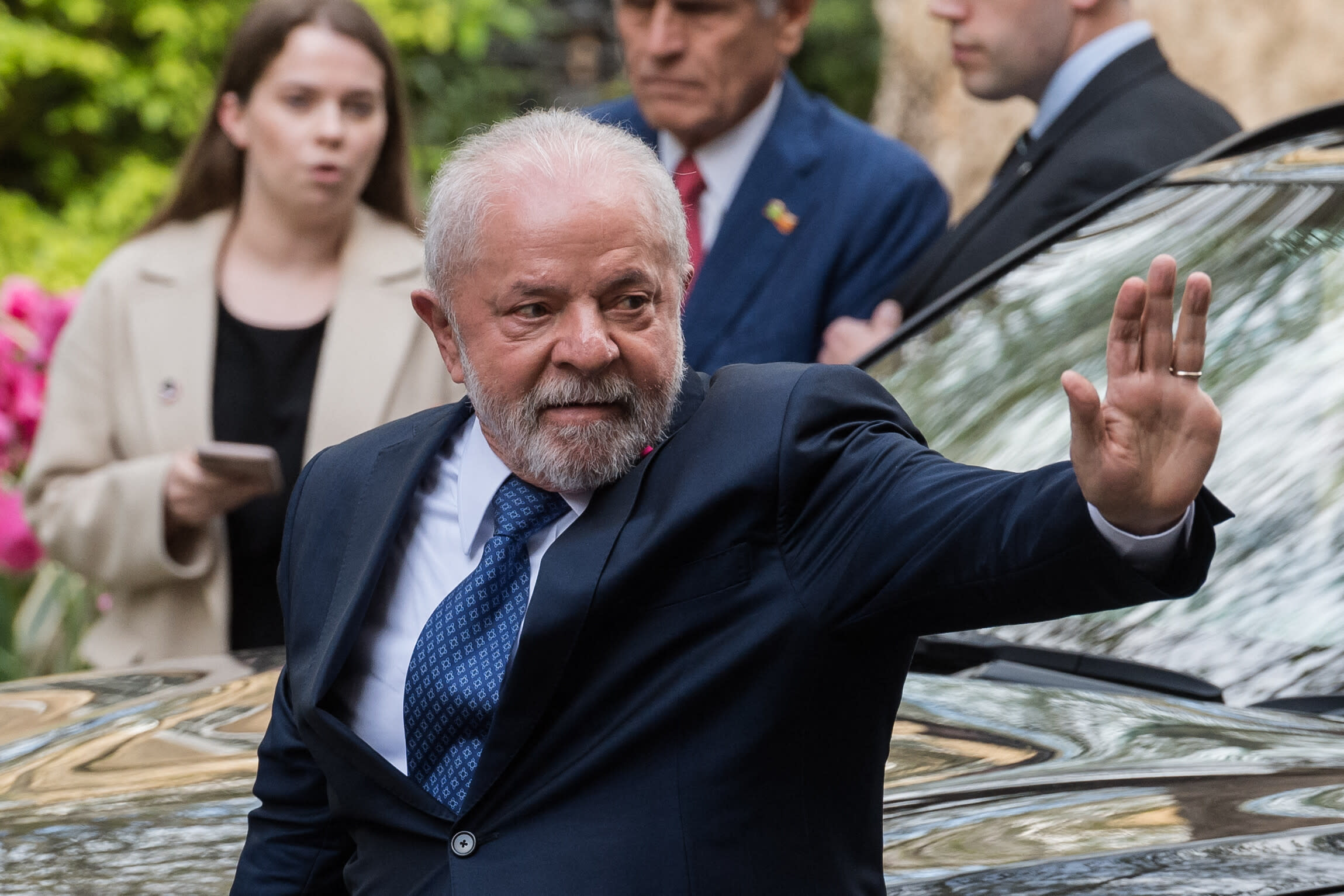 Periódicos del jueves: Huelga de cuidadores privados de ancianos, Niinistö en Brasil, la nueva posición de los buitres