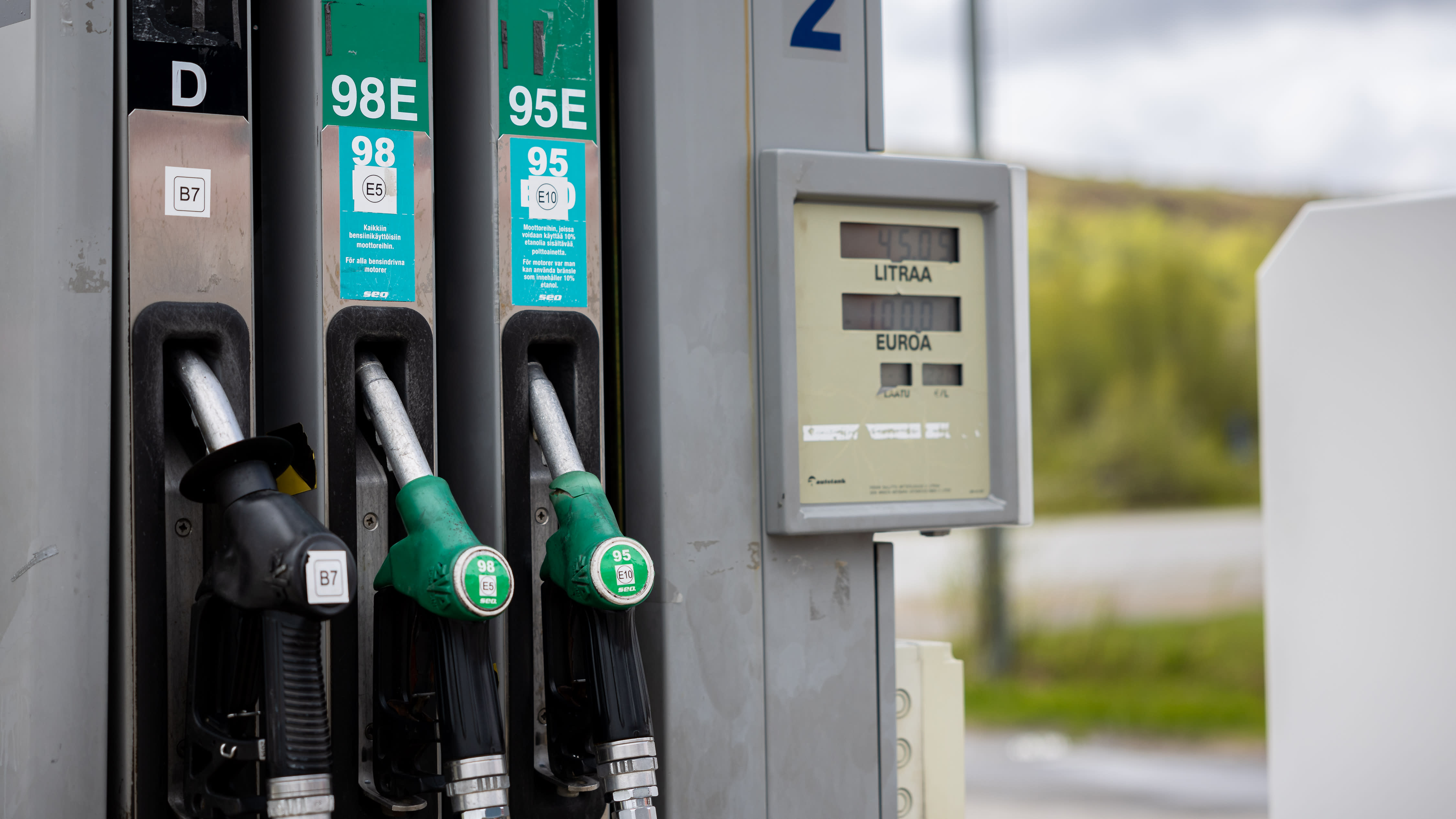 Penggunaan tenaga trafik menurun tahun lepas, kurang biofuel cecair dijual