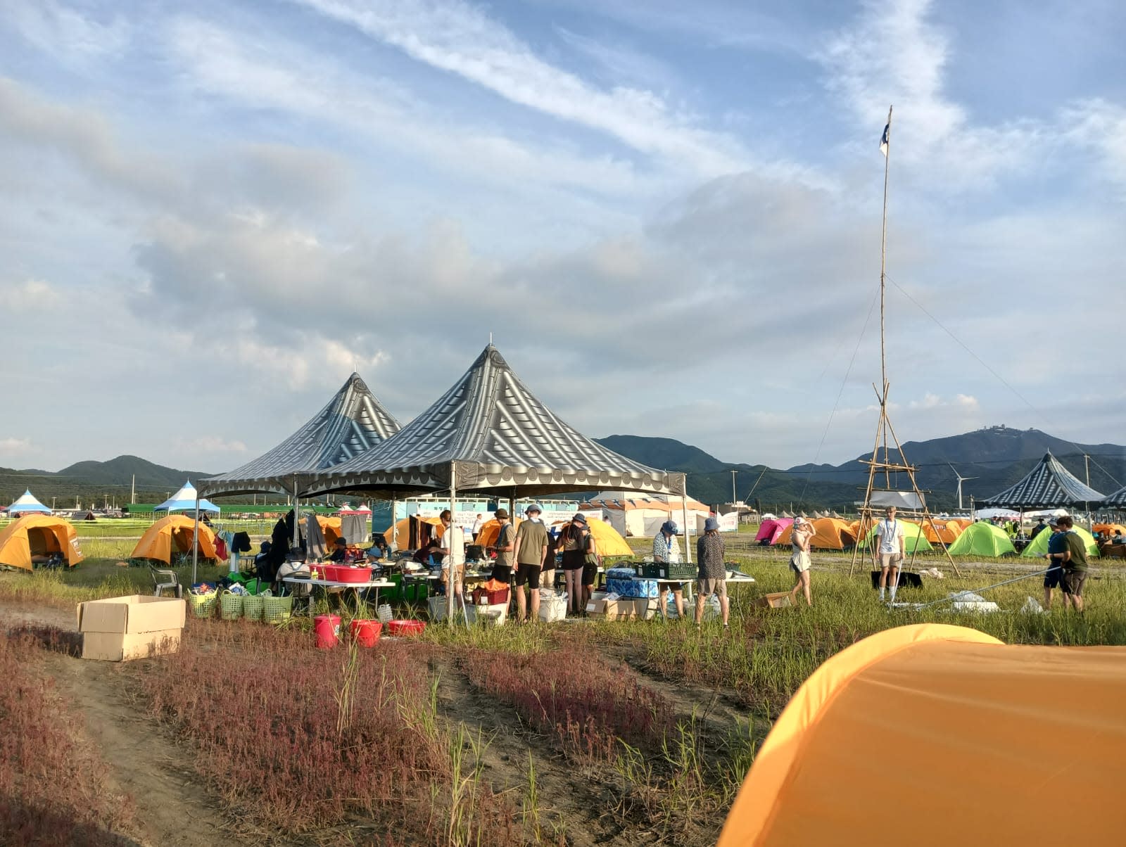 Finnische Späher verlassen Lager in Südkorea, da Taifun droht