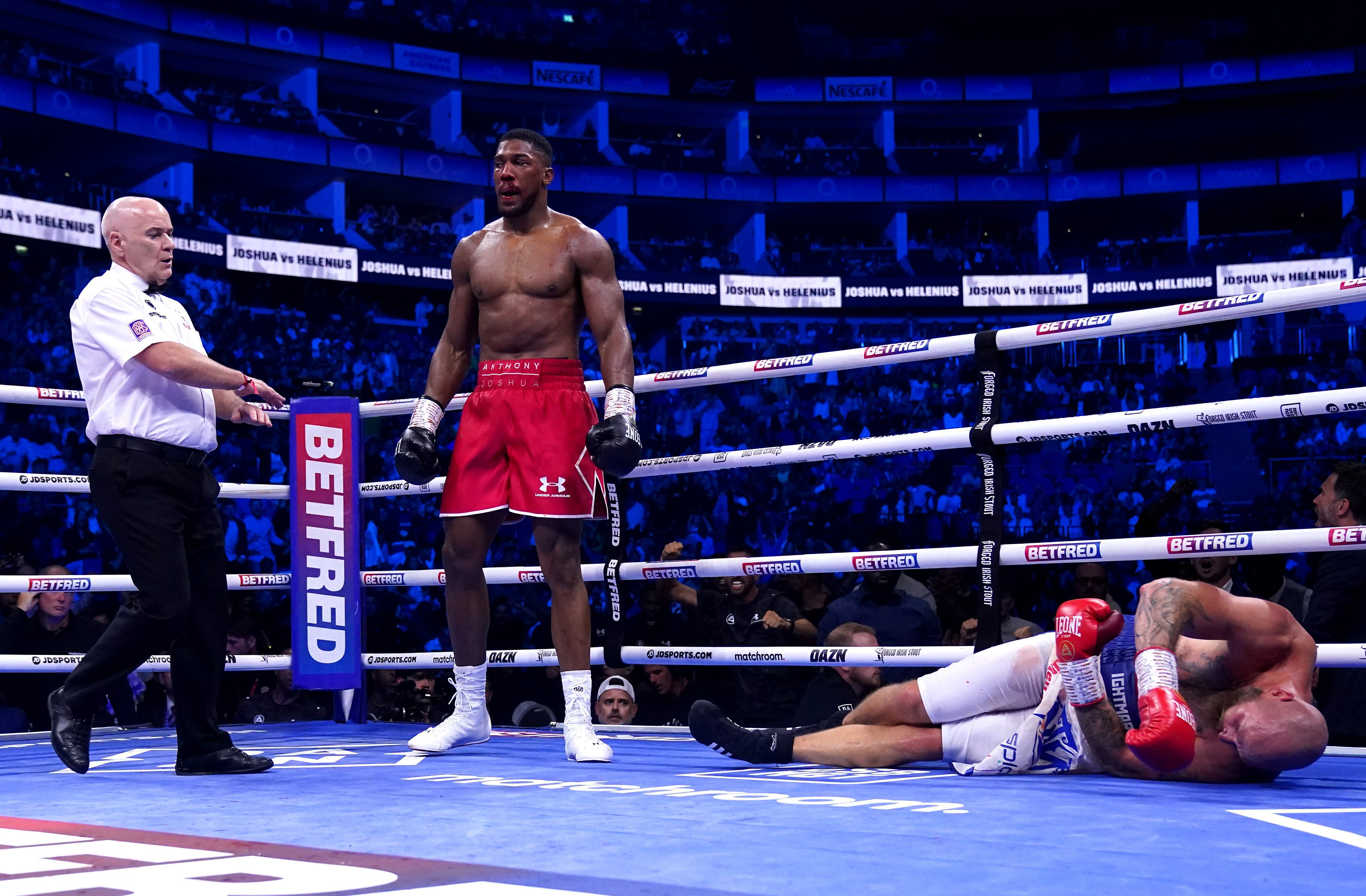 Anthony Joshua besiegt den finnischen Boxer Robert Helenius im Schwergewichtskampf