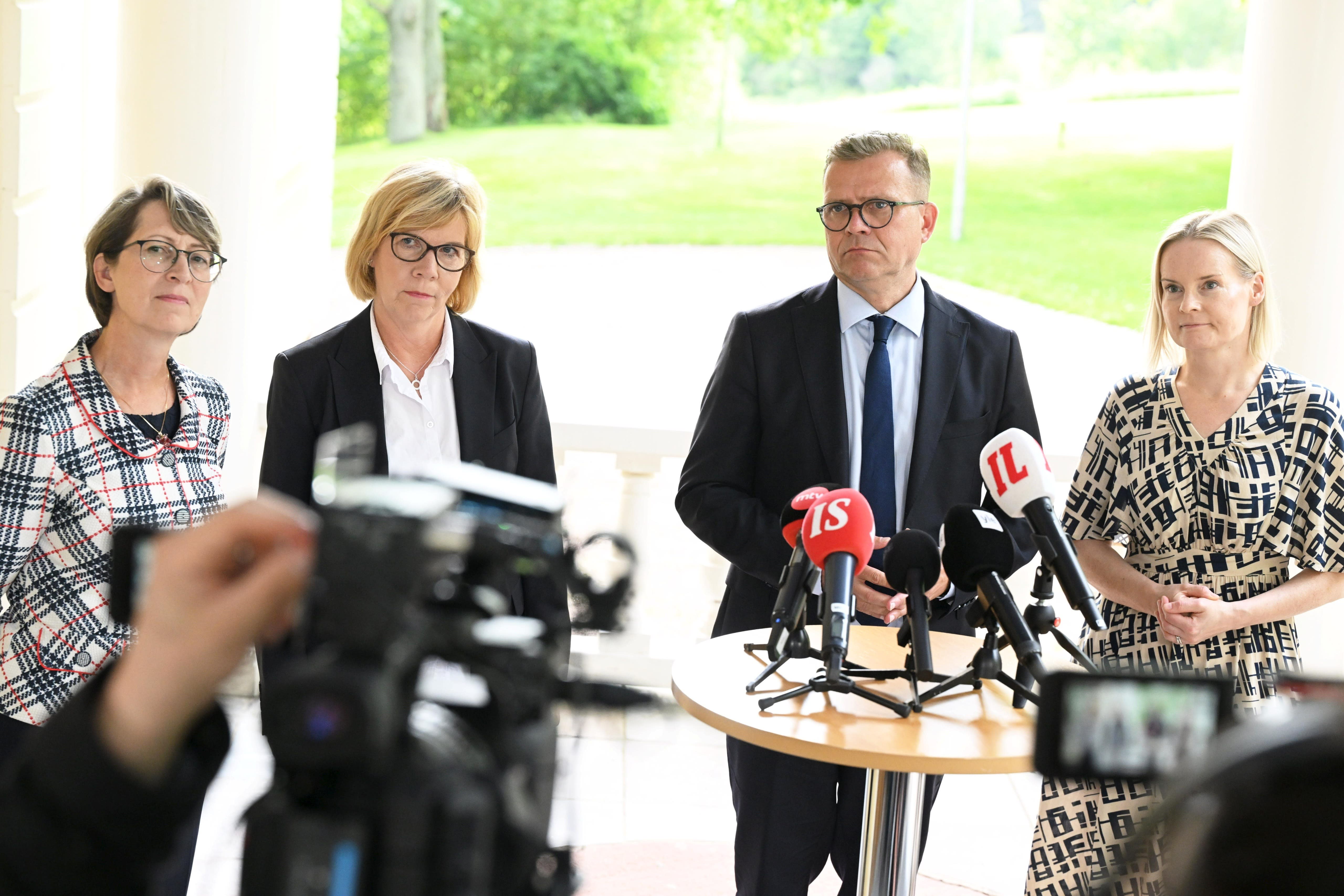 Spitzenpolitiker der Regierungskoalition treffen sich, um über Gleichberechtigung nach Rassismusskandalen zu diskutieren