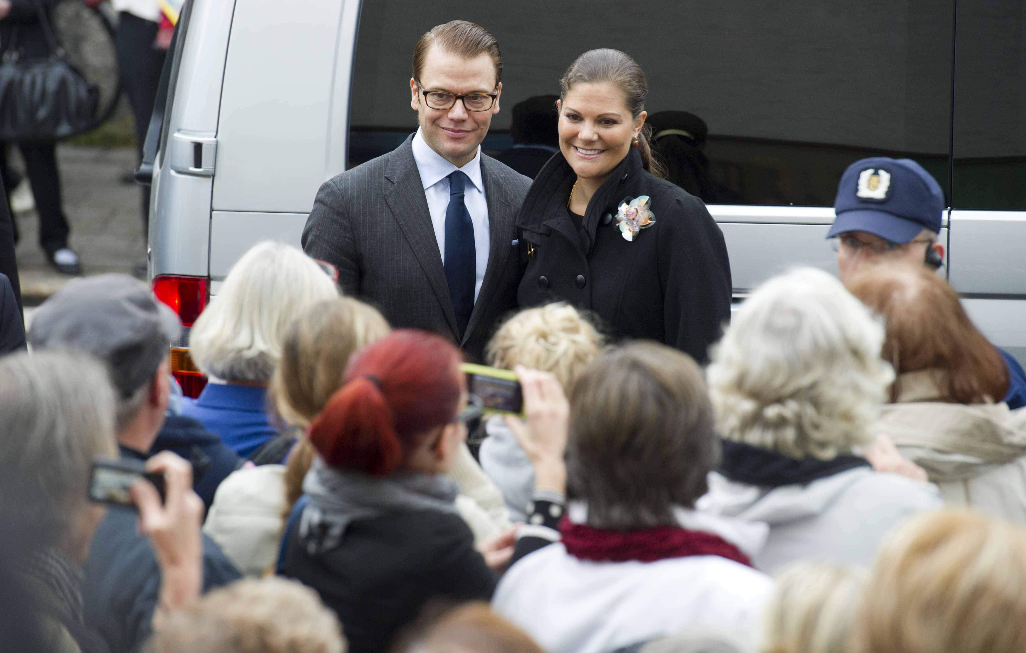 Гледайте: Деца поздравяват шведската принцеса Виктория