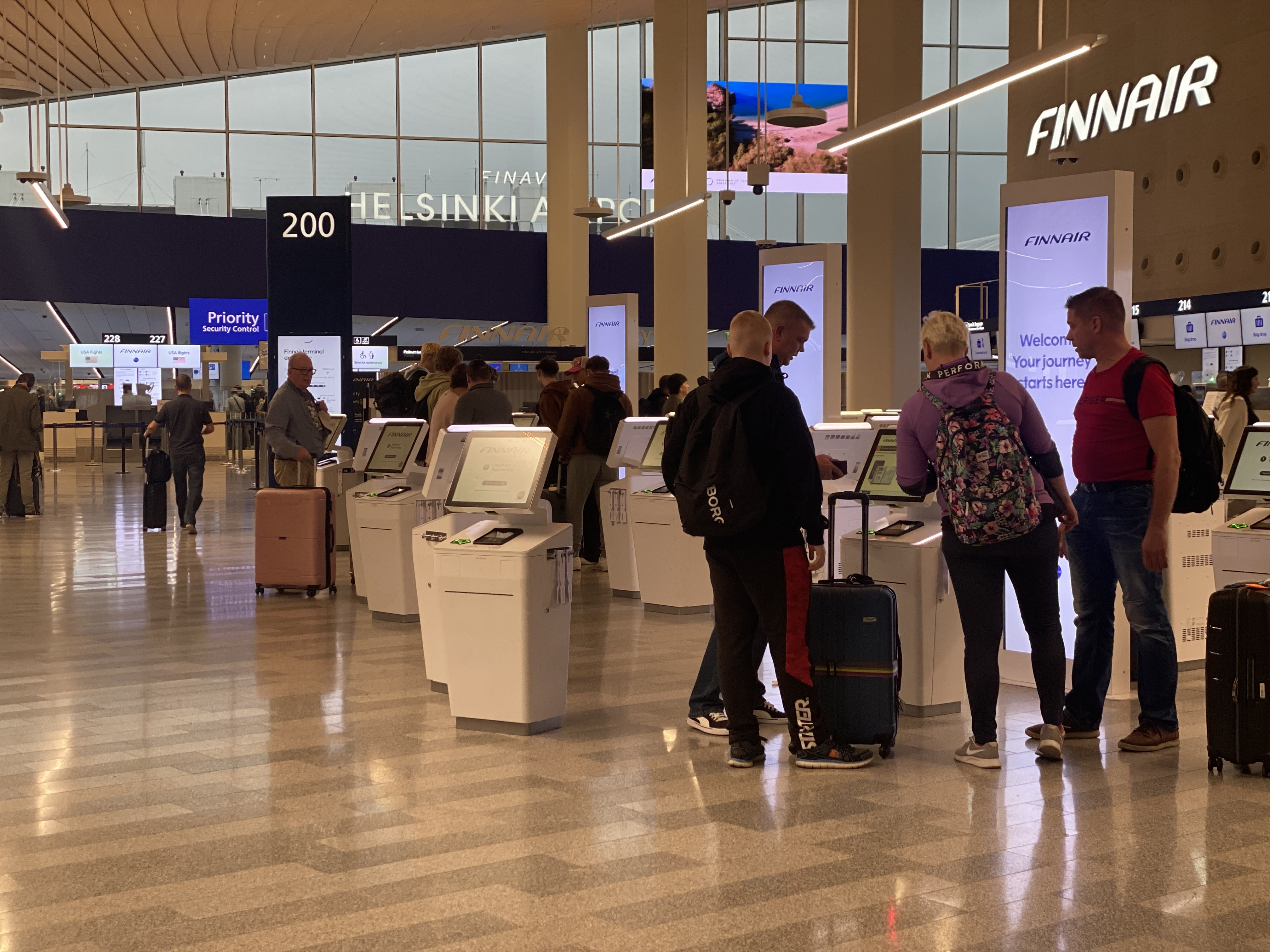 Вестници от петък: популярните предимства на Finnair, кварталът и стогодишнината на ветераните