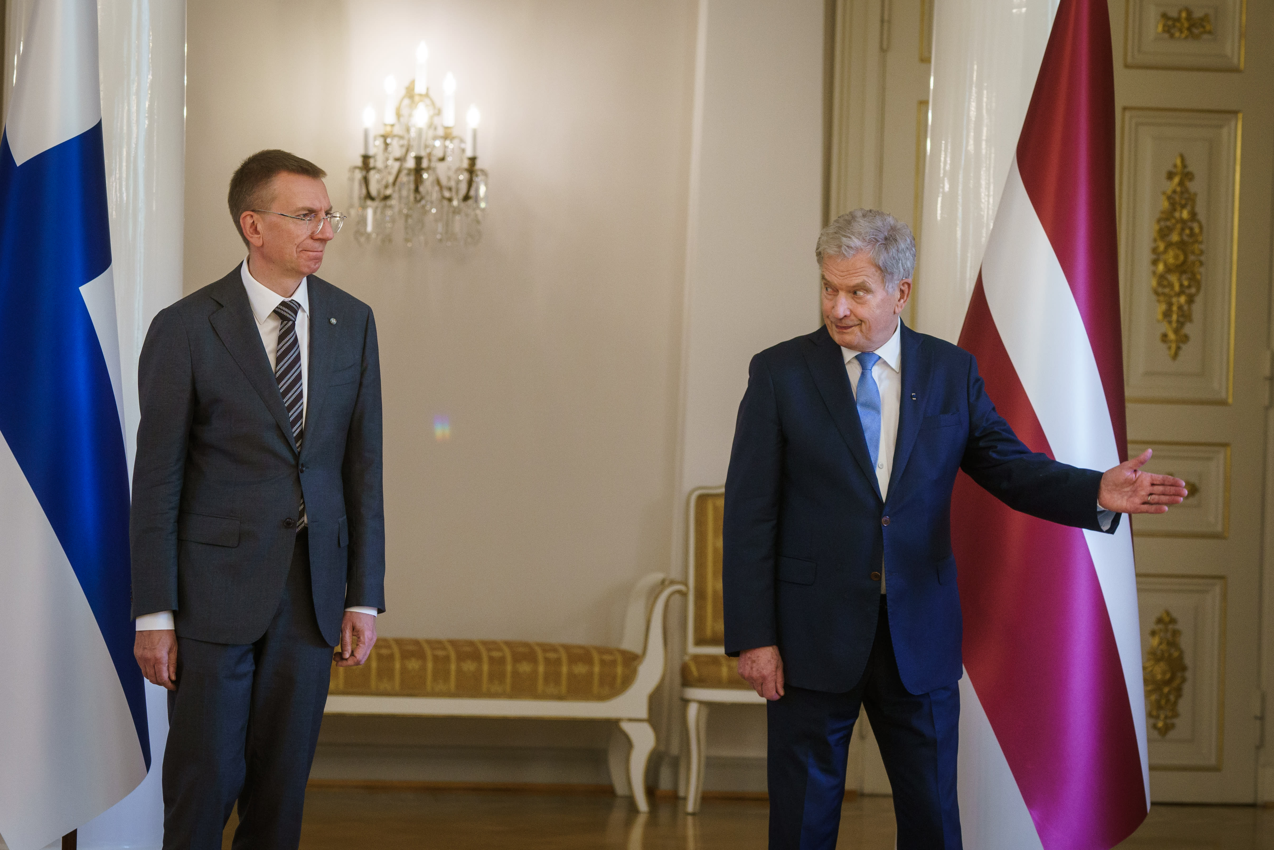 핀란드 대통령과 외무장관은 라트비아와 프랑스 장관을 만날 예정입니다.