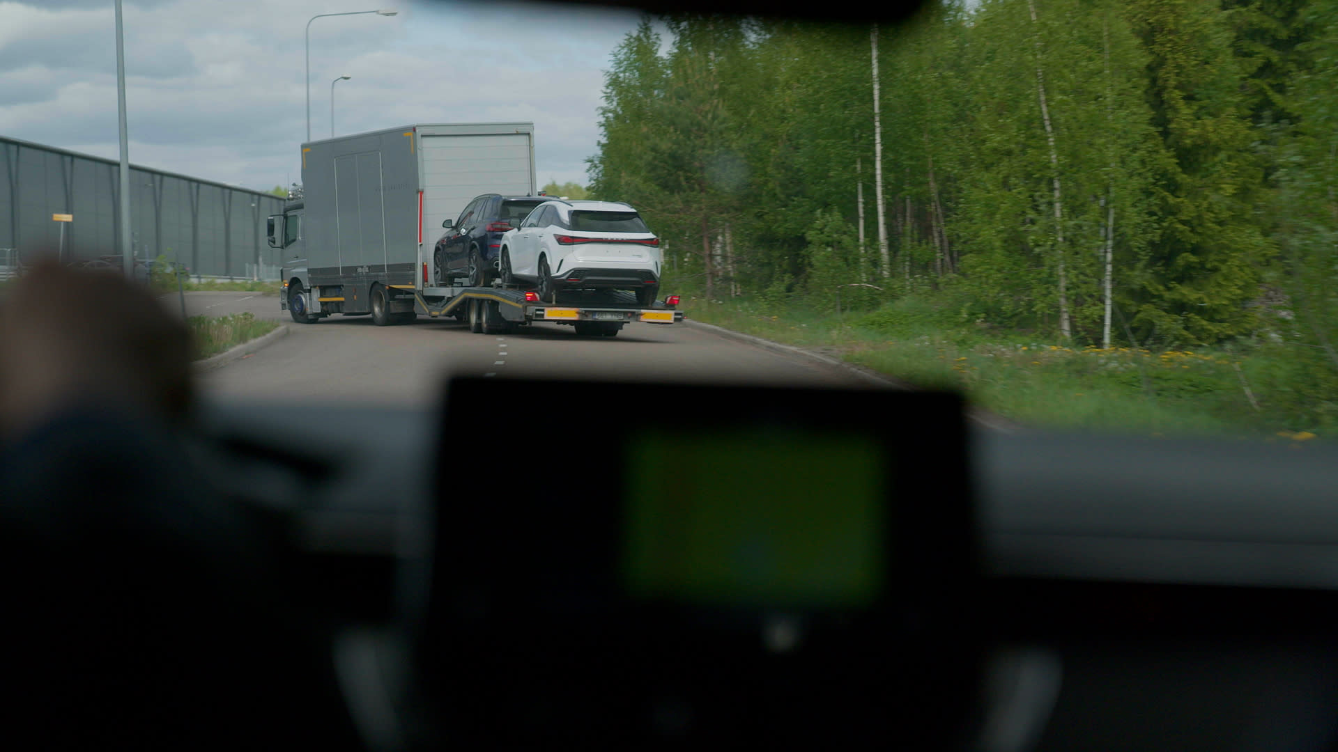 Los contrabandistas de coches de lujo eluden las sanciones rusas a través de Finlandia