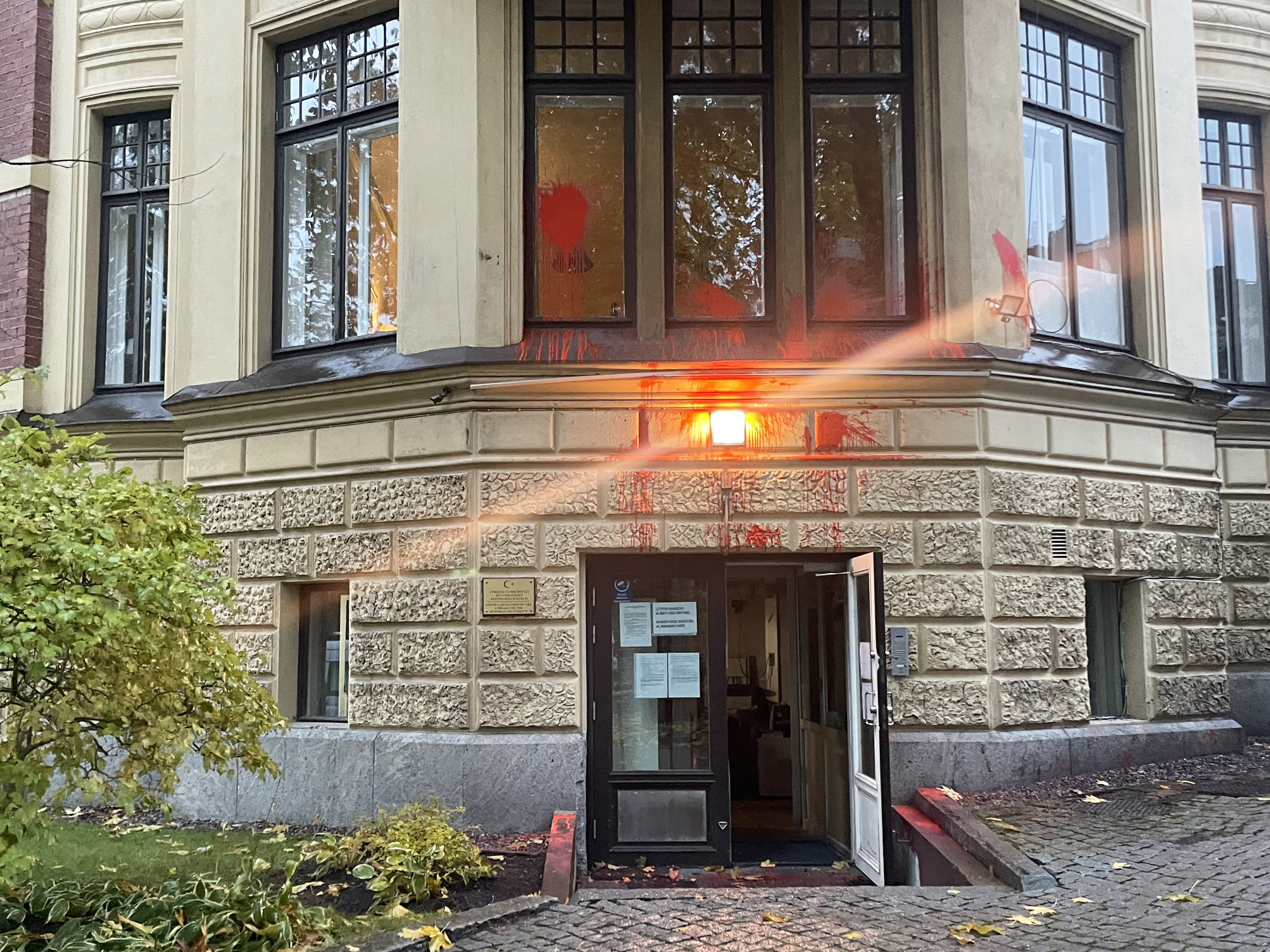 Policía: se arrojó un posible "cartucho de humo" en la embajada de Turquía en Helsinki