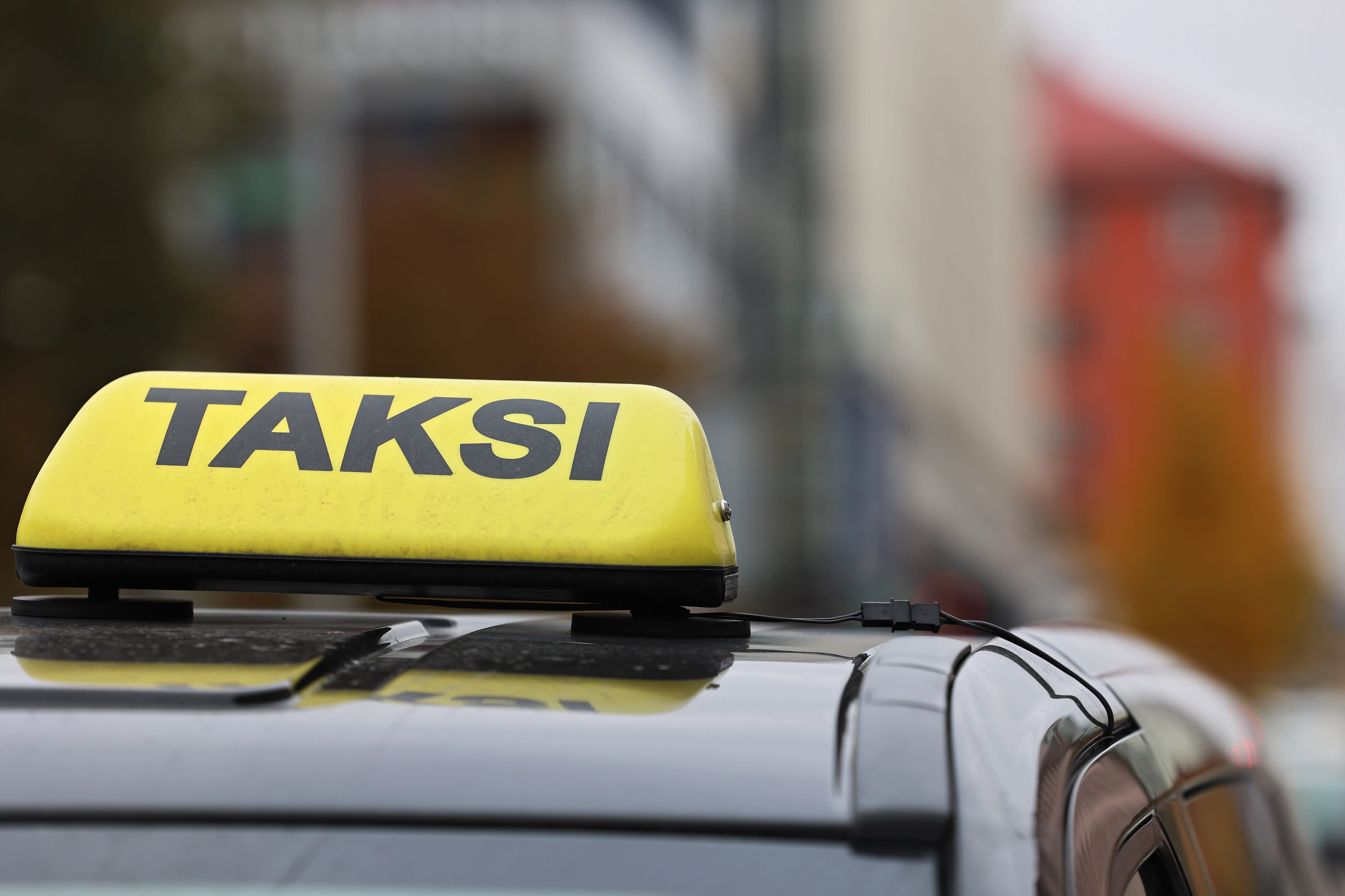 Helsinki plans "urgently" solve problems at the central station's taxi rank