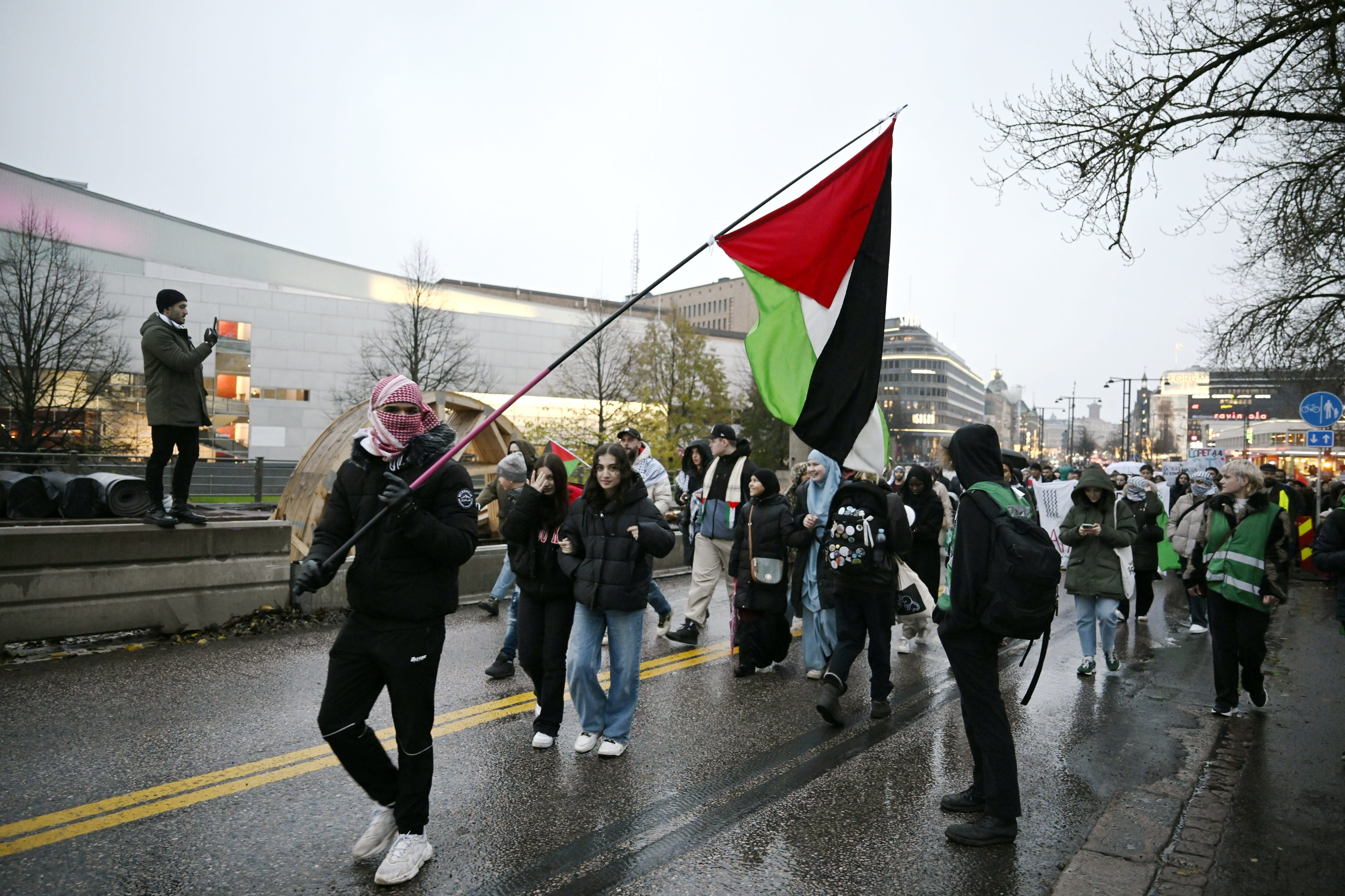 Manifestantes de Helsinki exigen un alto el fuego en Gaza
