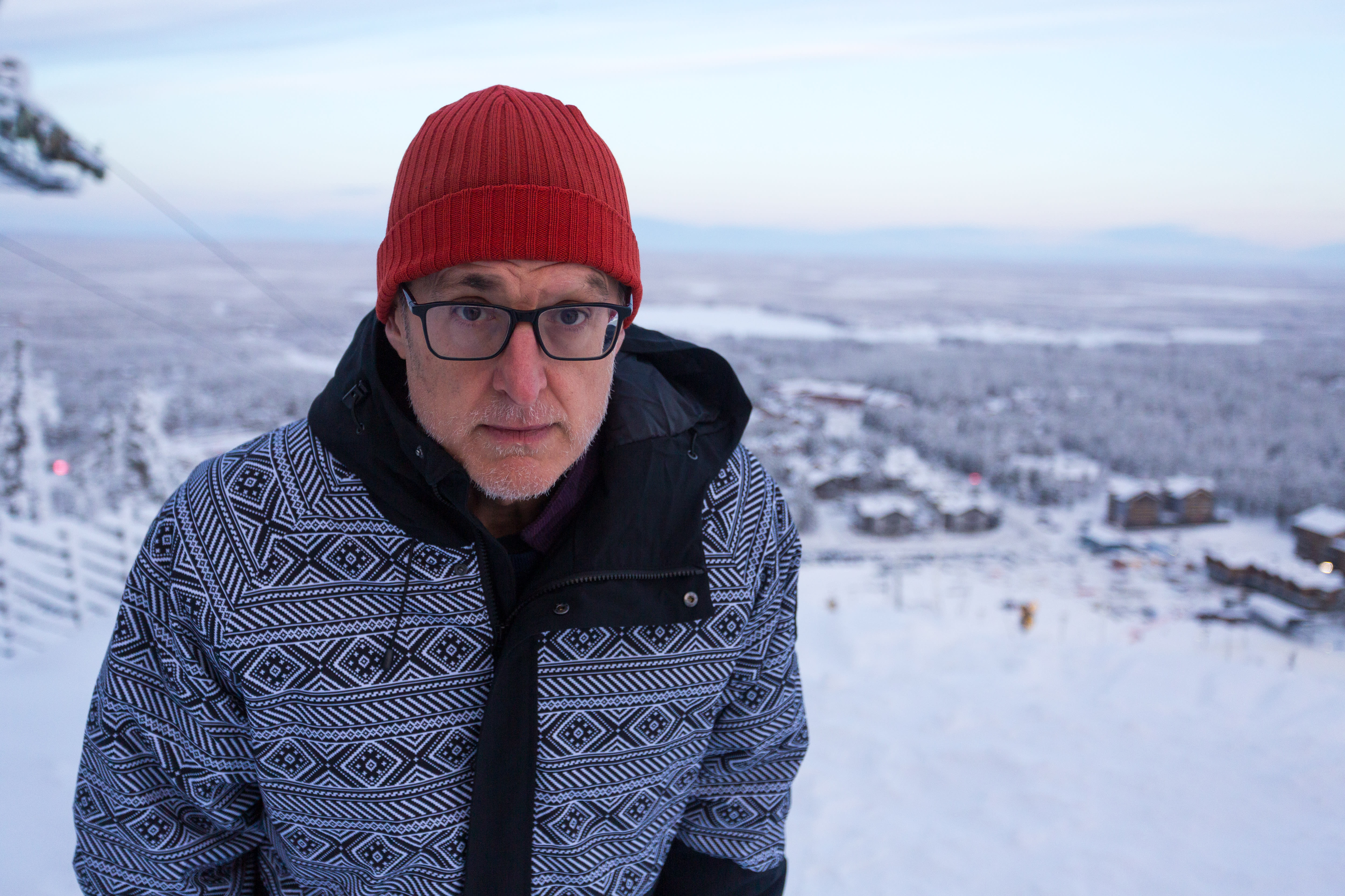 Louis Theroux en su primera visita a Finlandia: "Quizás no tengas suficientes personas raras"