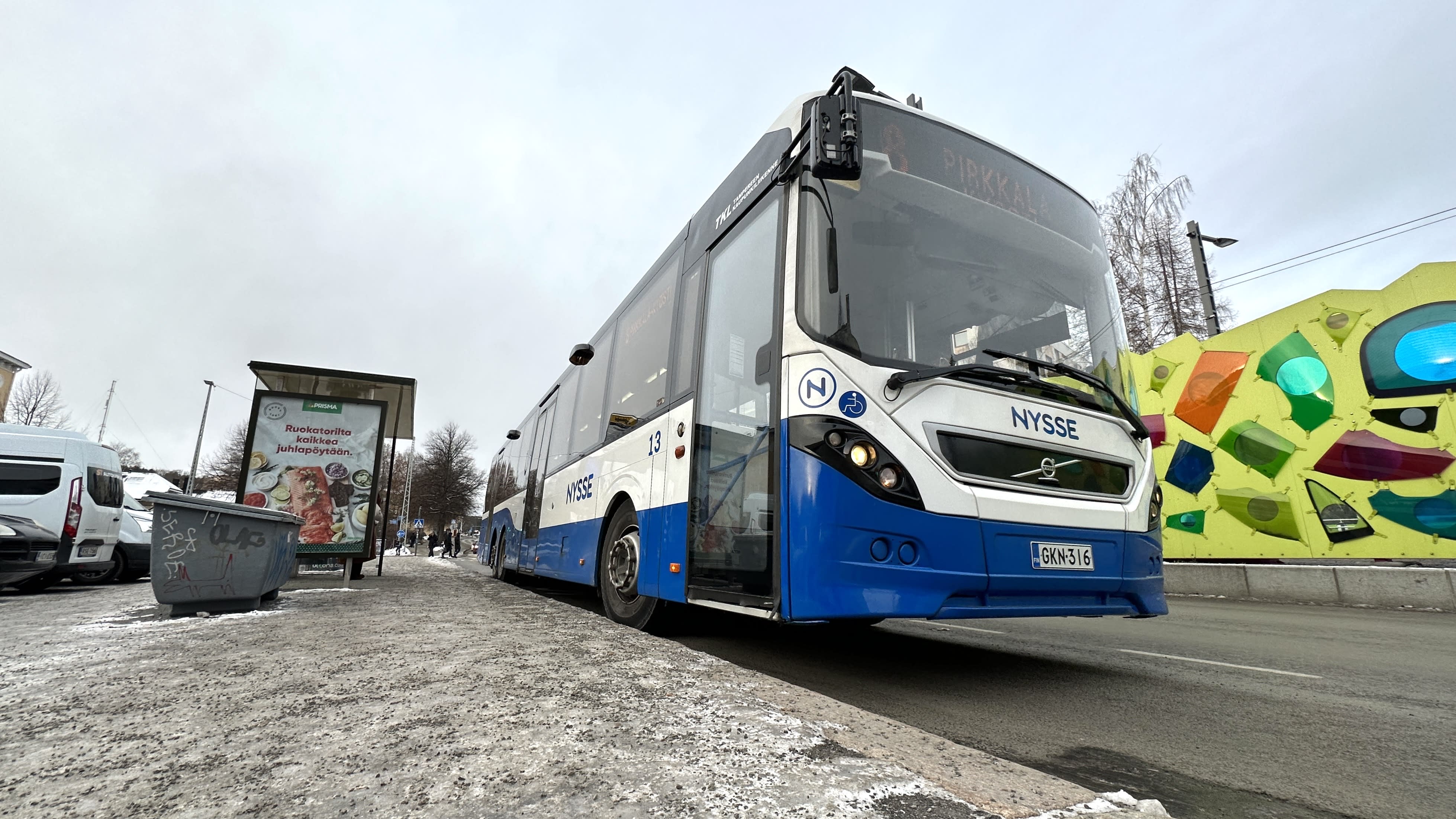 목요일 신문: 탐페레(Tampere)와 야코마키(Jakomaki) 유리 수업 중 국경에서 "러시아 체스 말" 버스 파업