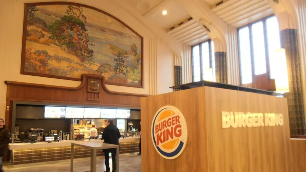 Burger King is moving from the historical hall at Helsinki station to a regular kiosk