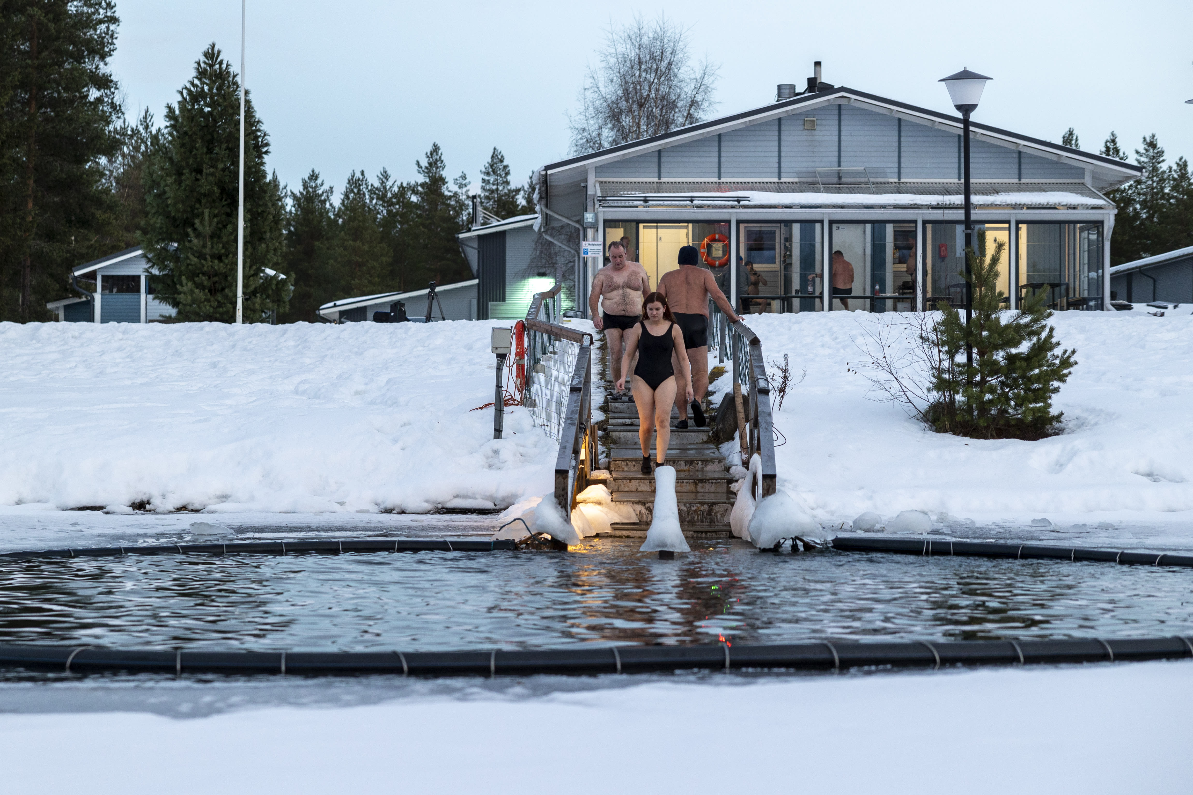The Finnish National Institute of Health takes a position on winter swimming requirements
