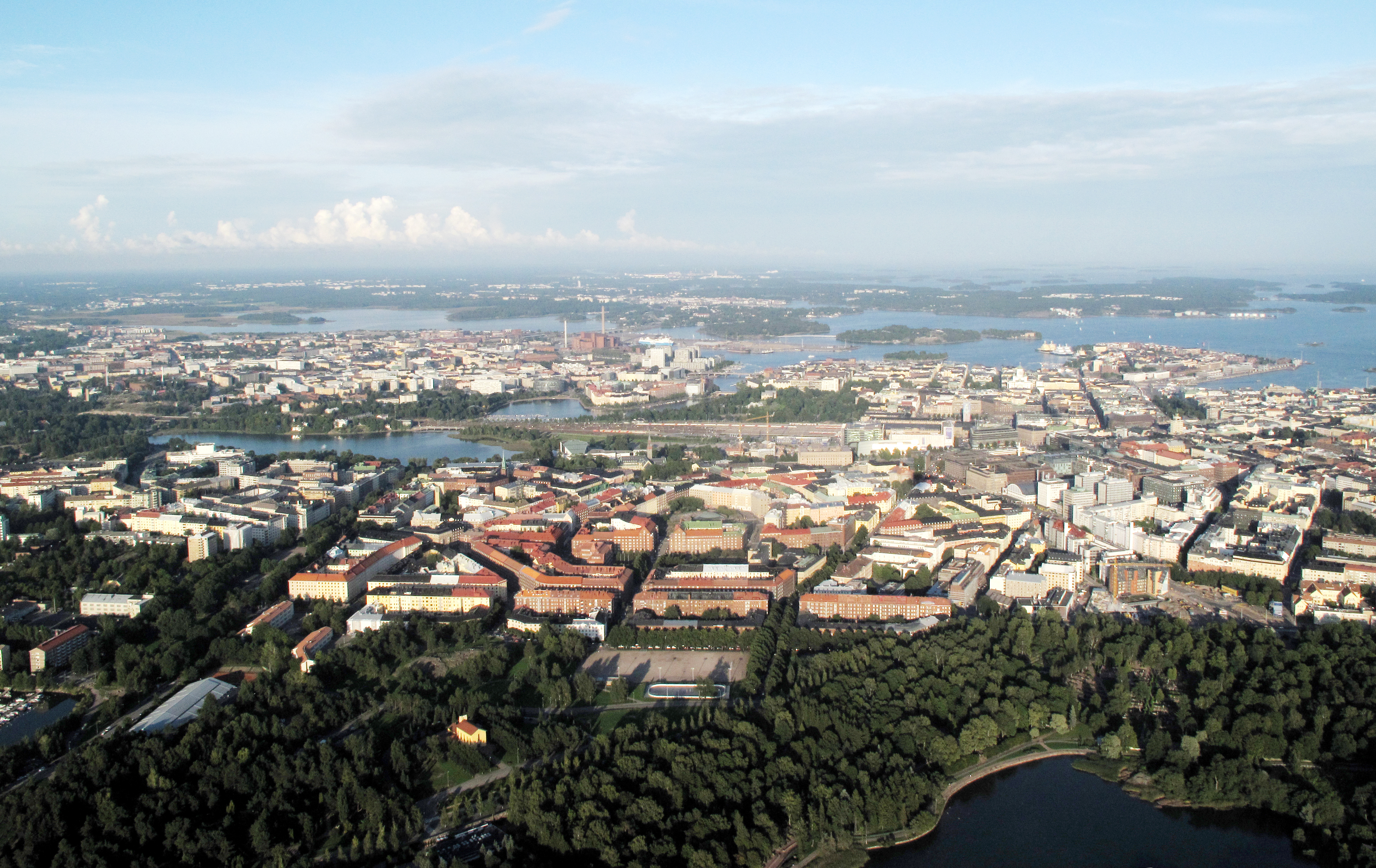 Montagsblätter: Einkommensunterschiede, Wohnen in Helsinki, Benzinpreise