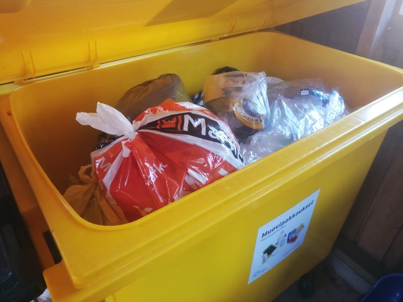 Households in the capital region were urged to keep garbage at home during the strike
