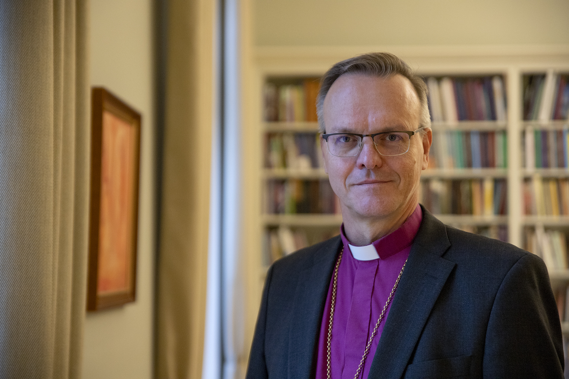 Лутеранският архиепископ се противопоставя на програмата на правителството, защитава правото на църквата на социална критика