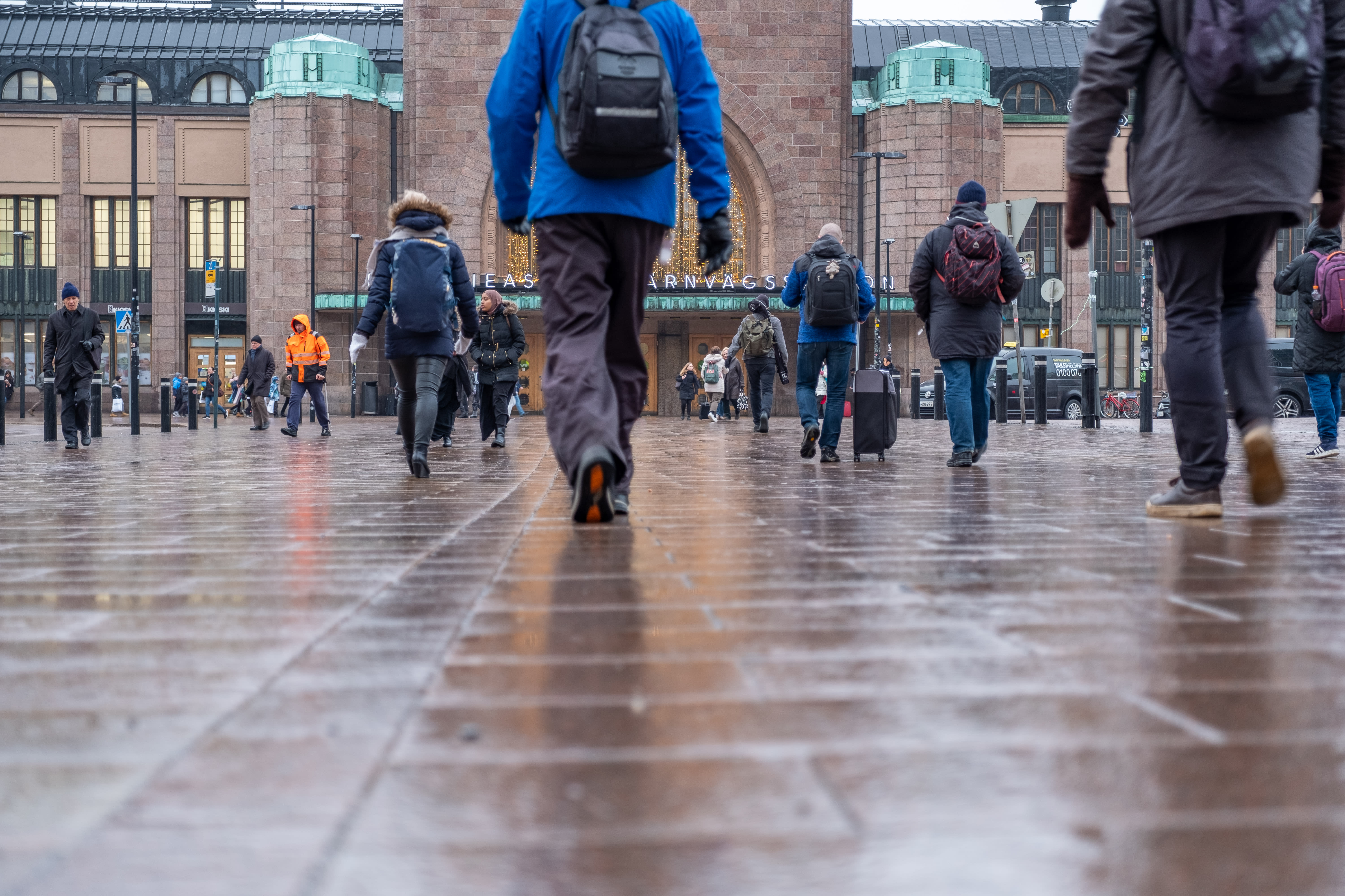 Disturbances at Helsinki Central Station affect information boards and announcements