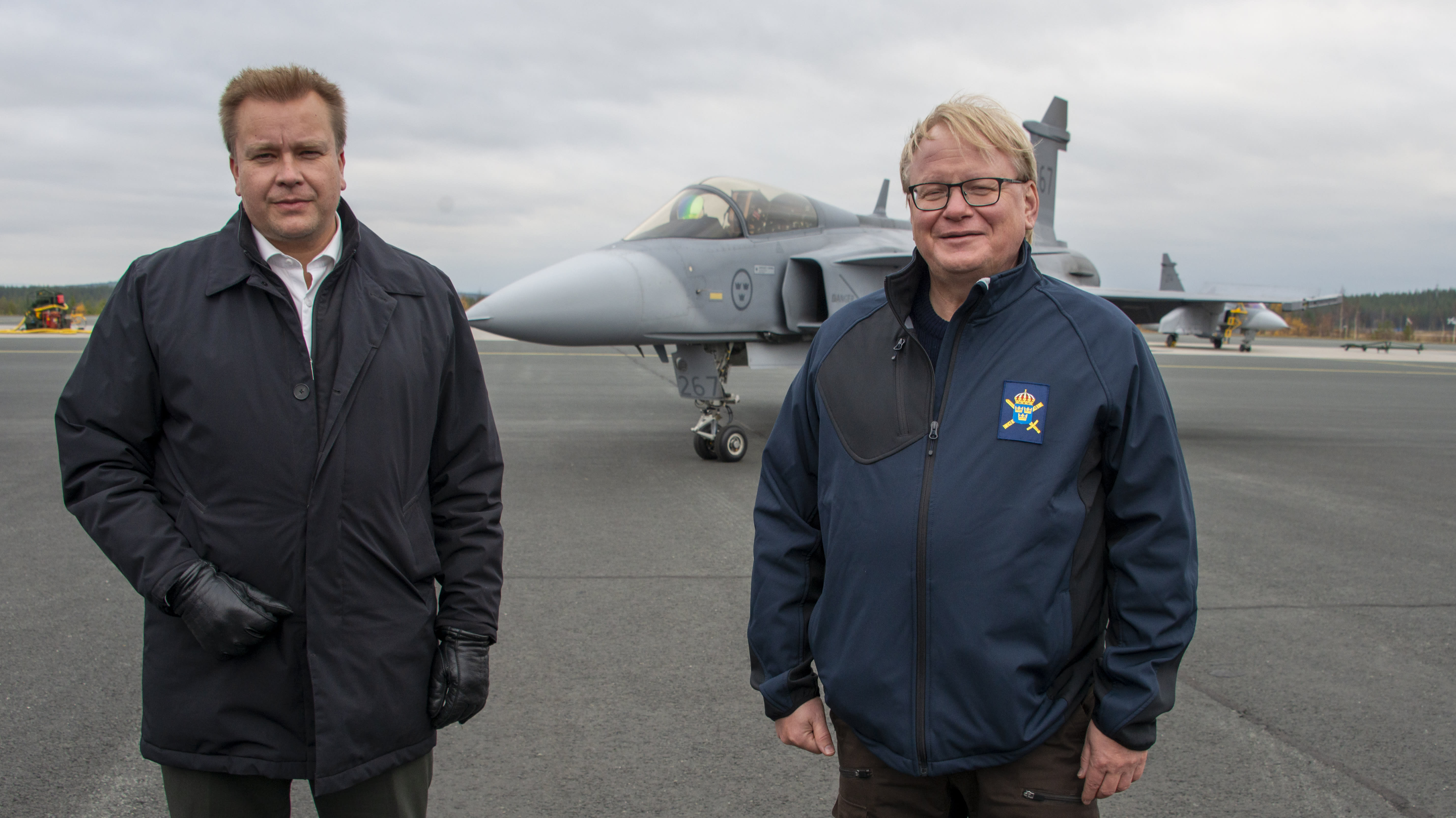 The Finnish and Swedish defense ministers talk about security, mutual co-operation