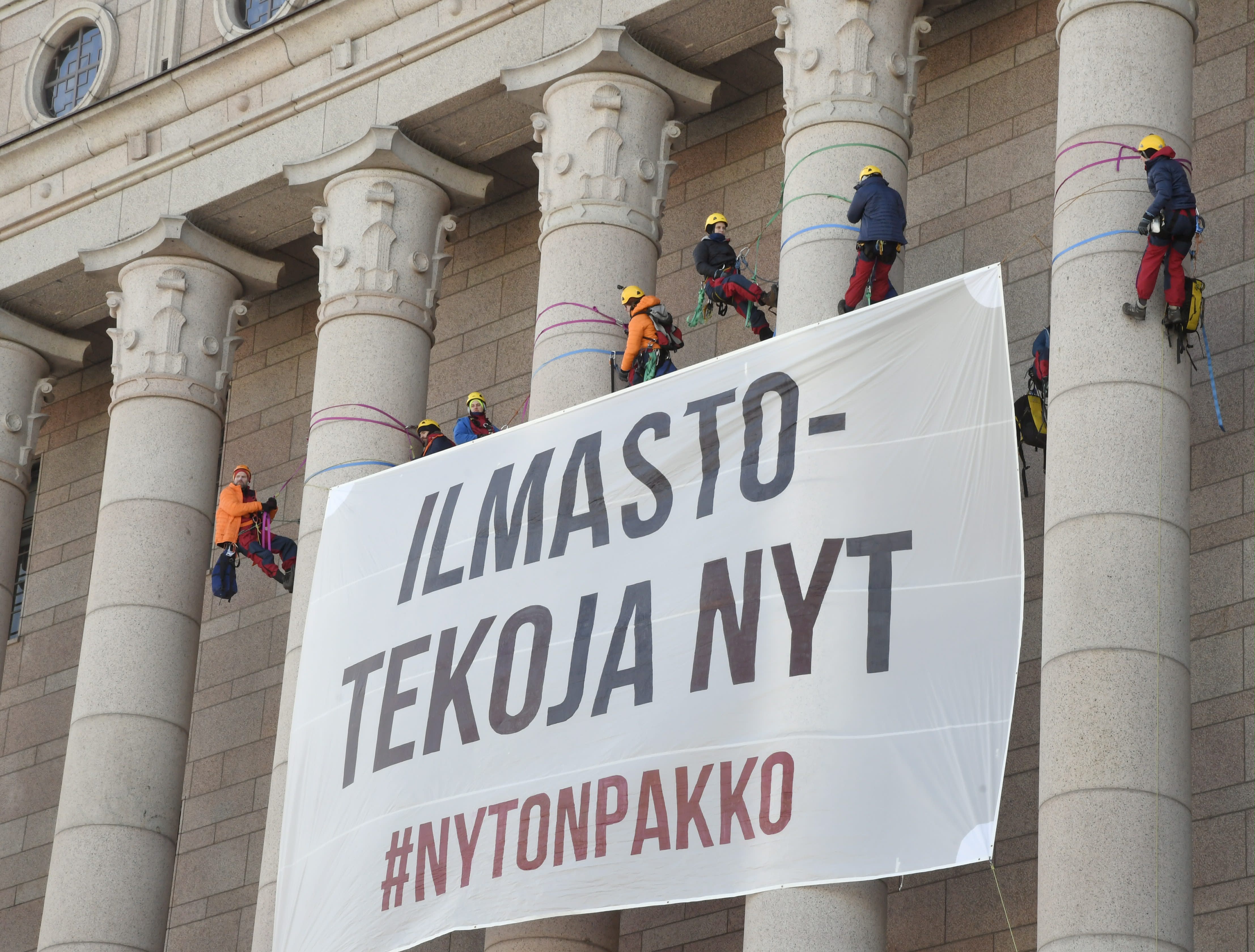 Fines for weather activists for Parliament’s climbing class