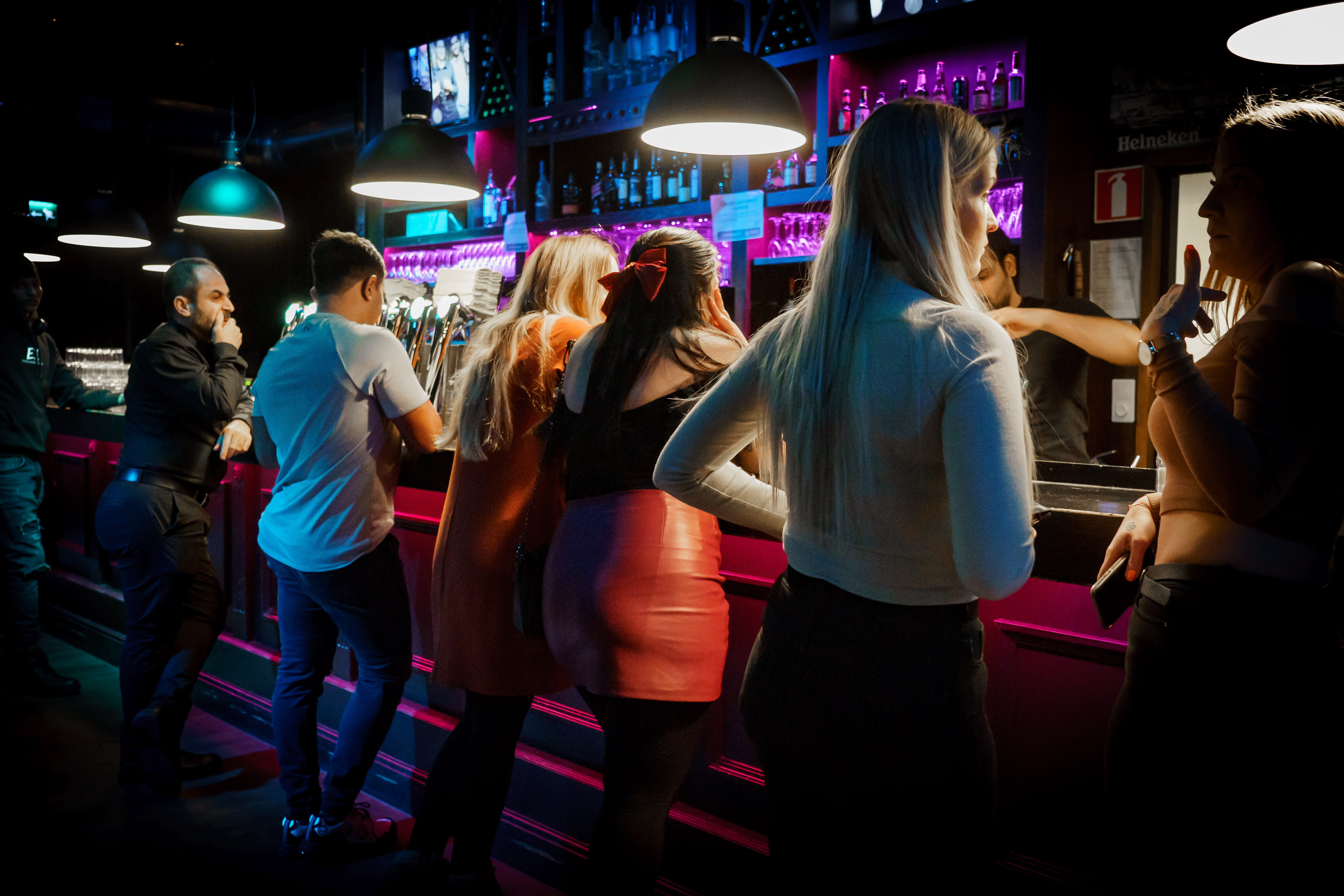 Yle Sources: Government refuses to sing, dance Covid politics in bars, restaurants