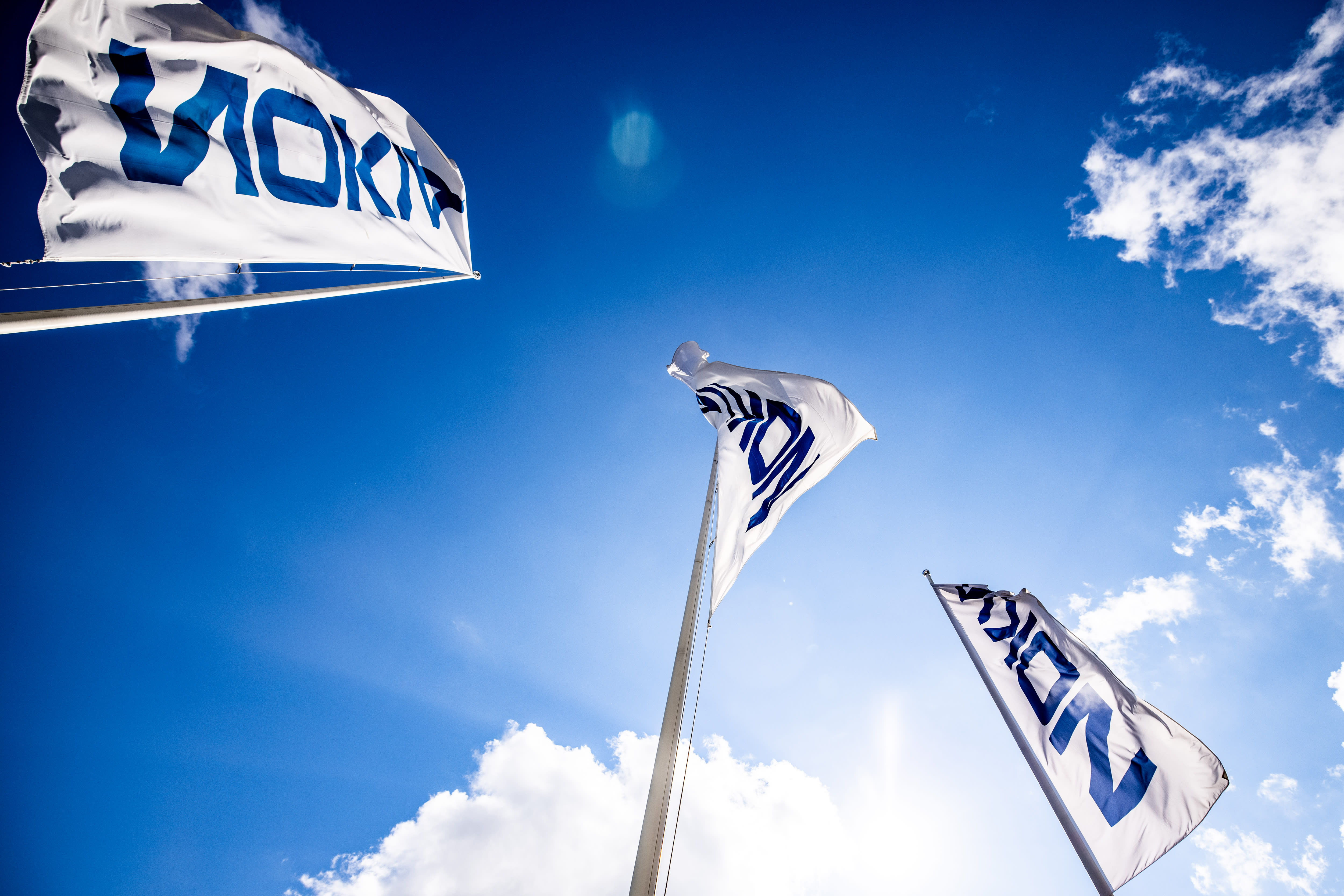 Nokia announced the loss of jobs in Finland and issued a profit warning