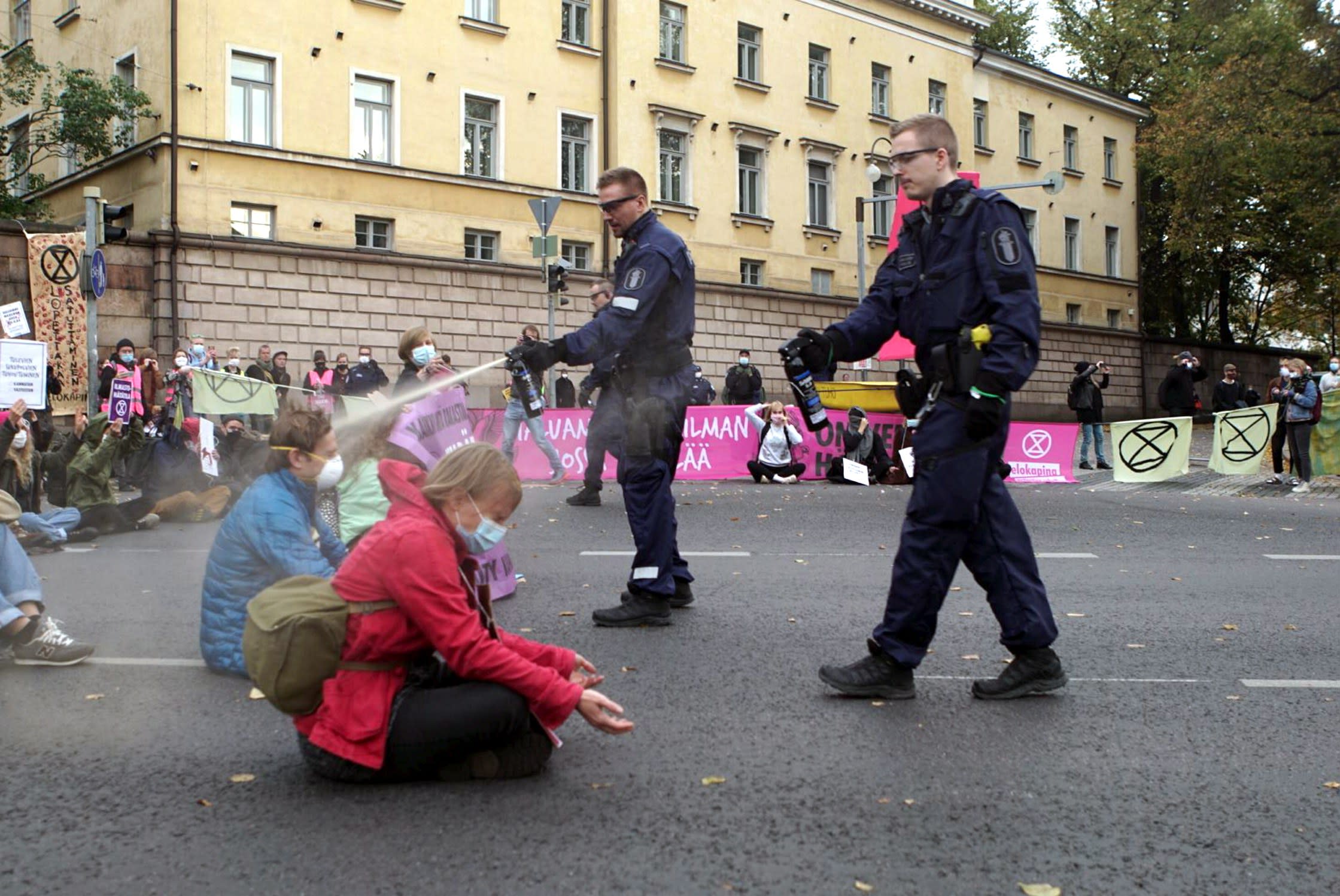 Six Helsinki police officers are suspected of crimes from pepper spray protesters