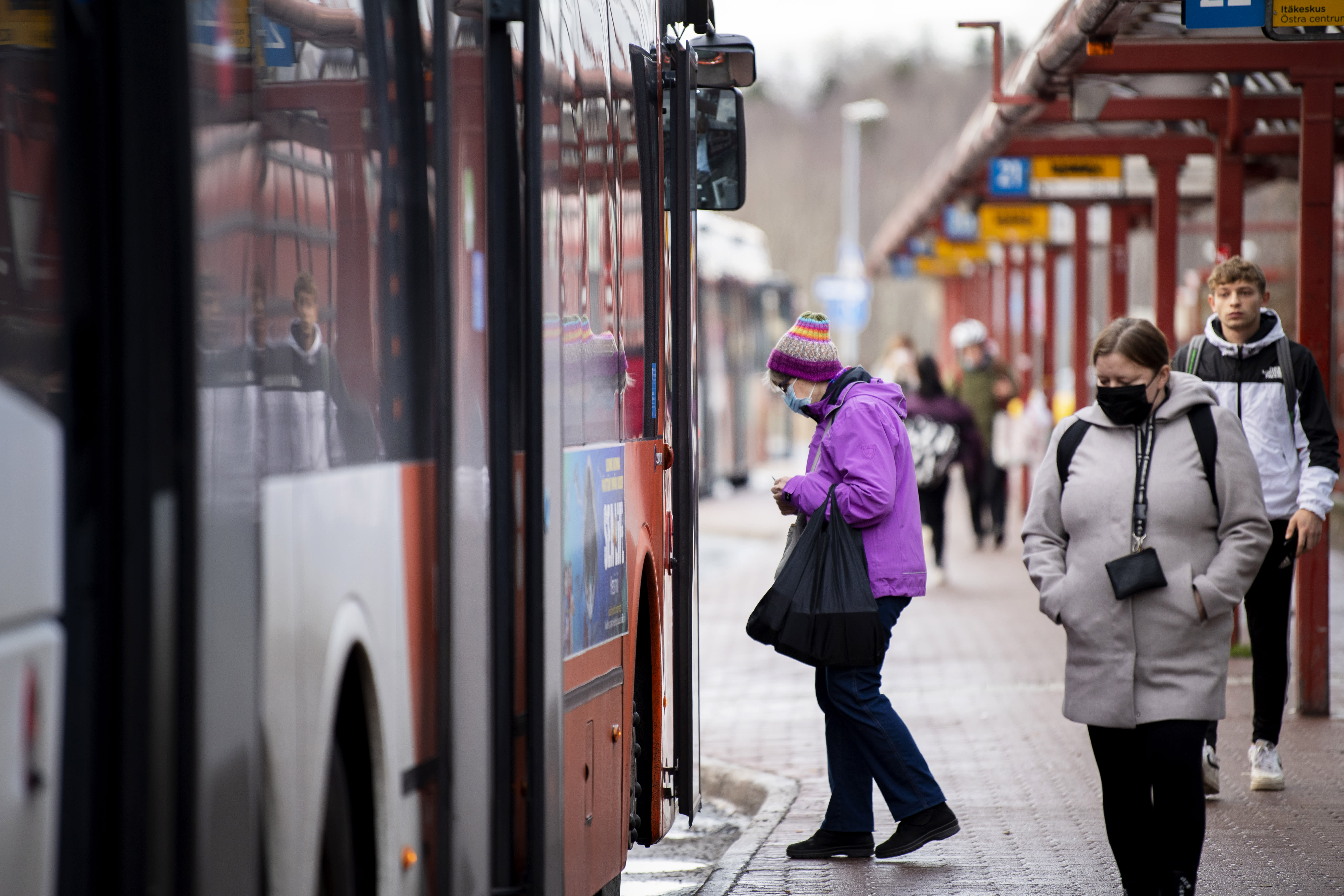 Die Mundschutz-Empfehlung wurde an öffentlichen Plätzen, im Straßenverkehr, in Zügen neu veröffentlicht