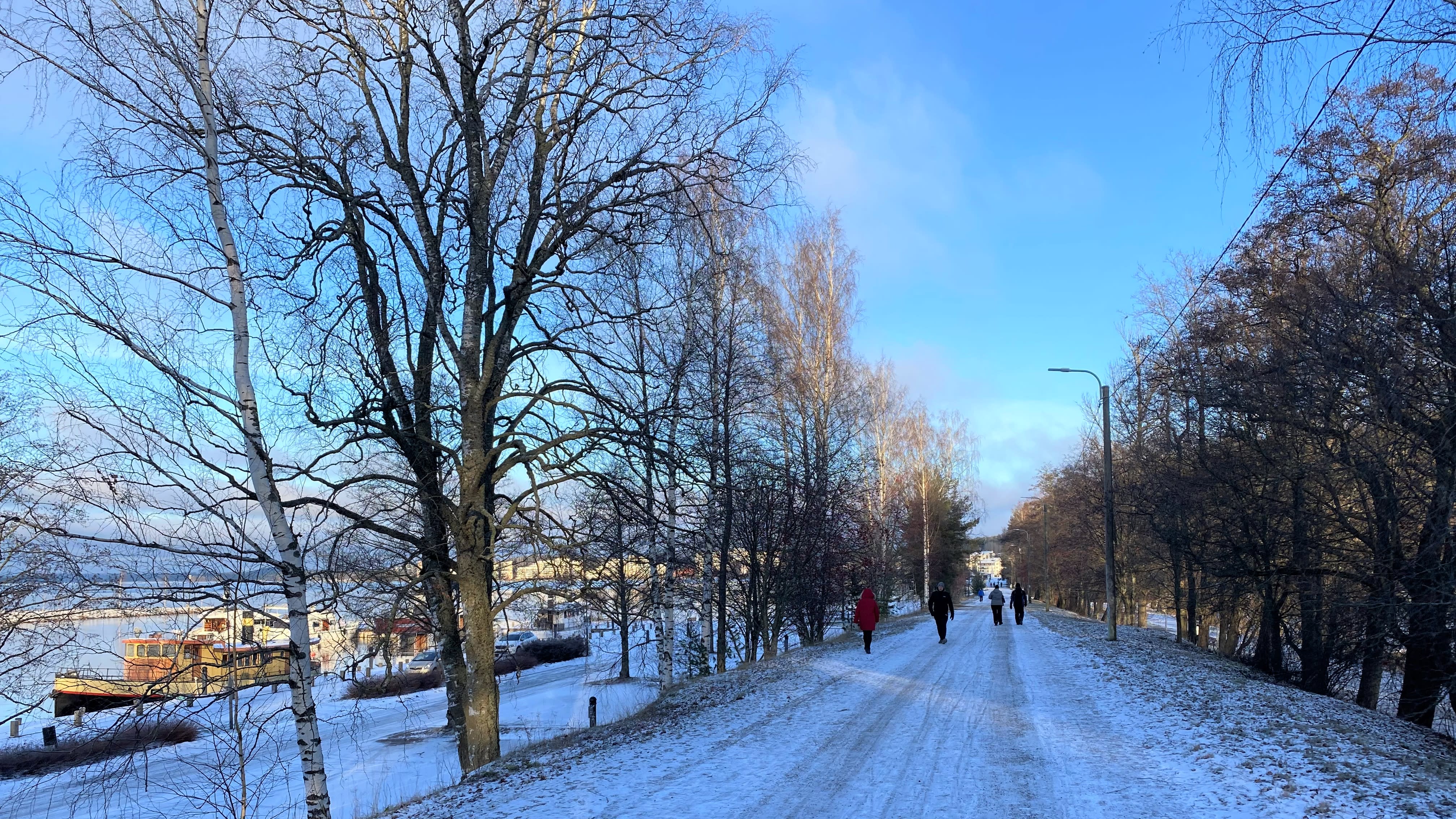 Zeitungen vom Donnerstag: Der vierte Covid-Angriff, Sicherheitsdienste und der Braindrain in Finnland