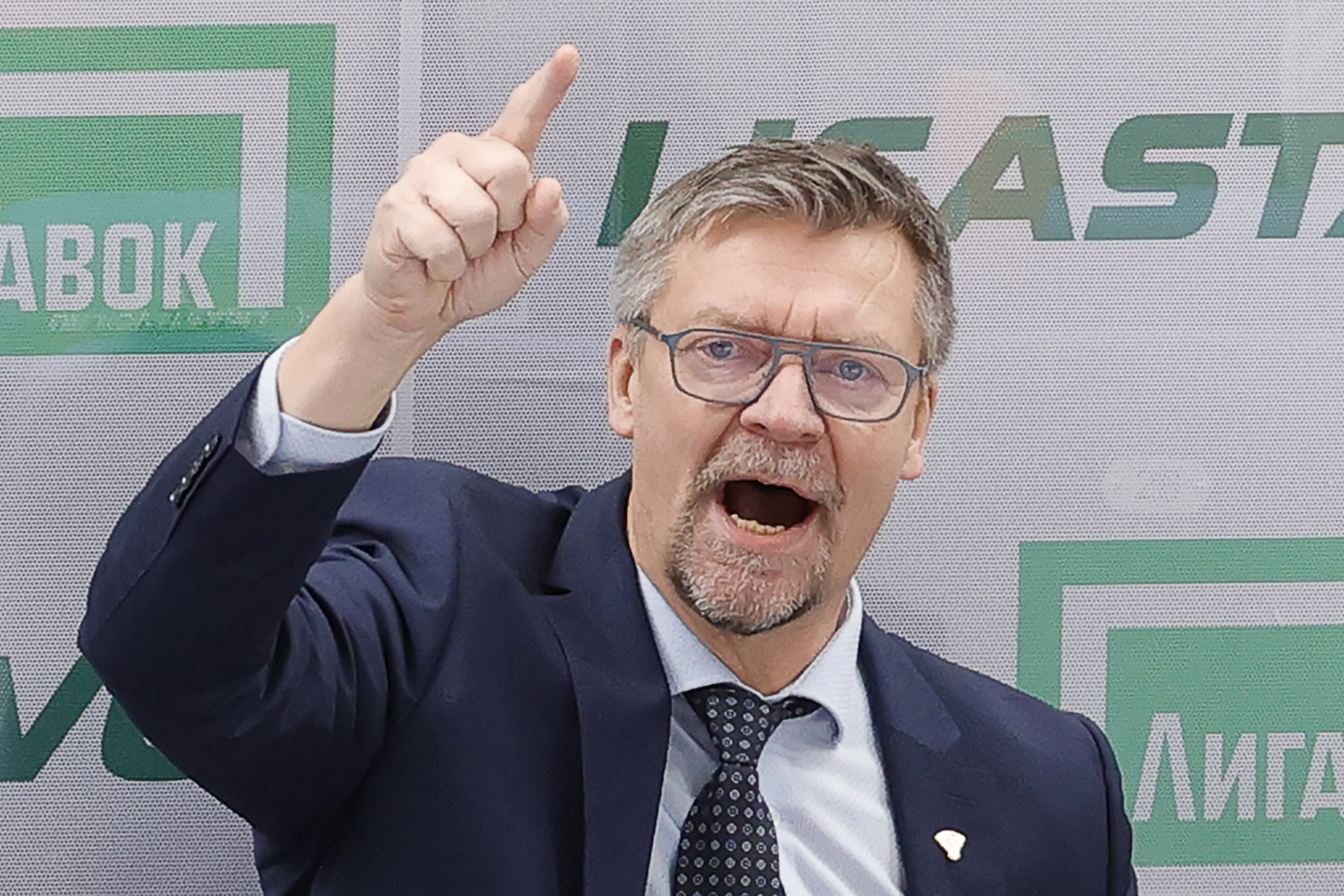 Finnish hockey coach criticizes “human rights violation” of Chinese quarantine rules.