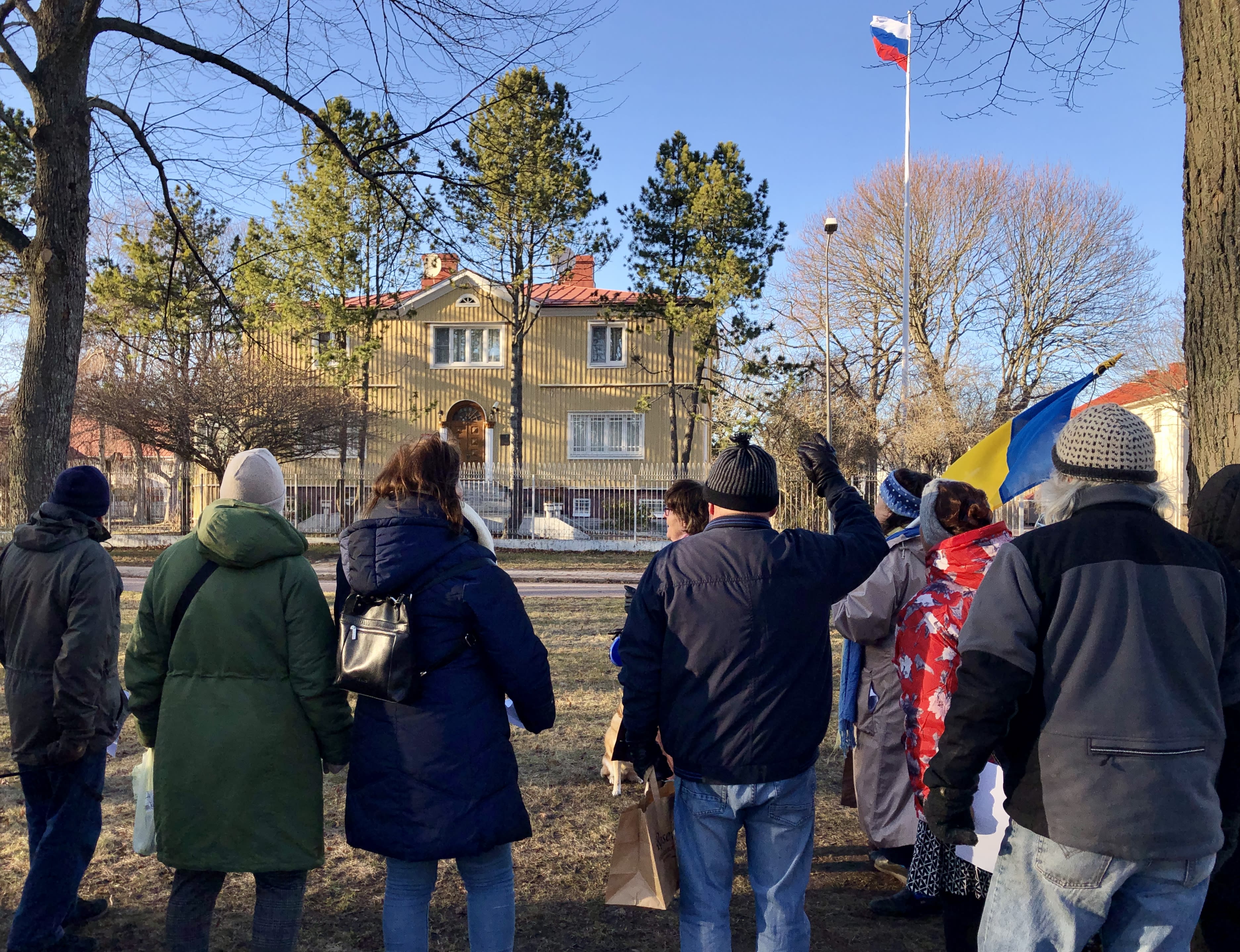 The Russian Åland consulate is under scrutiny when a petition to abolish it goes to parliament