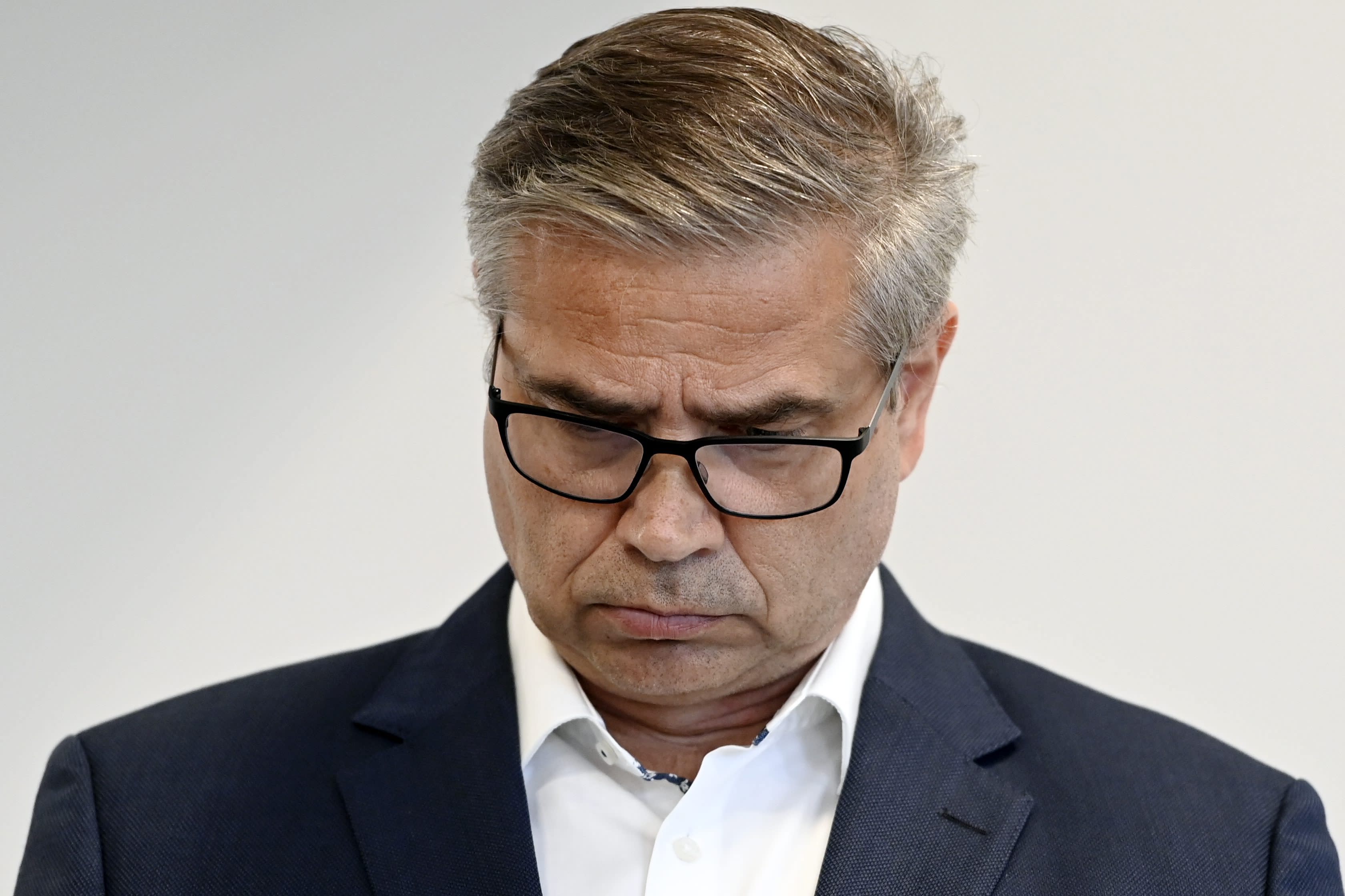 The chief official resigns from the Finnish Olympic Committee after late night texting