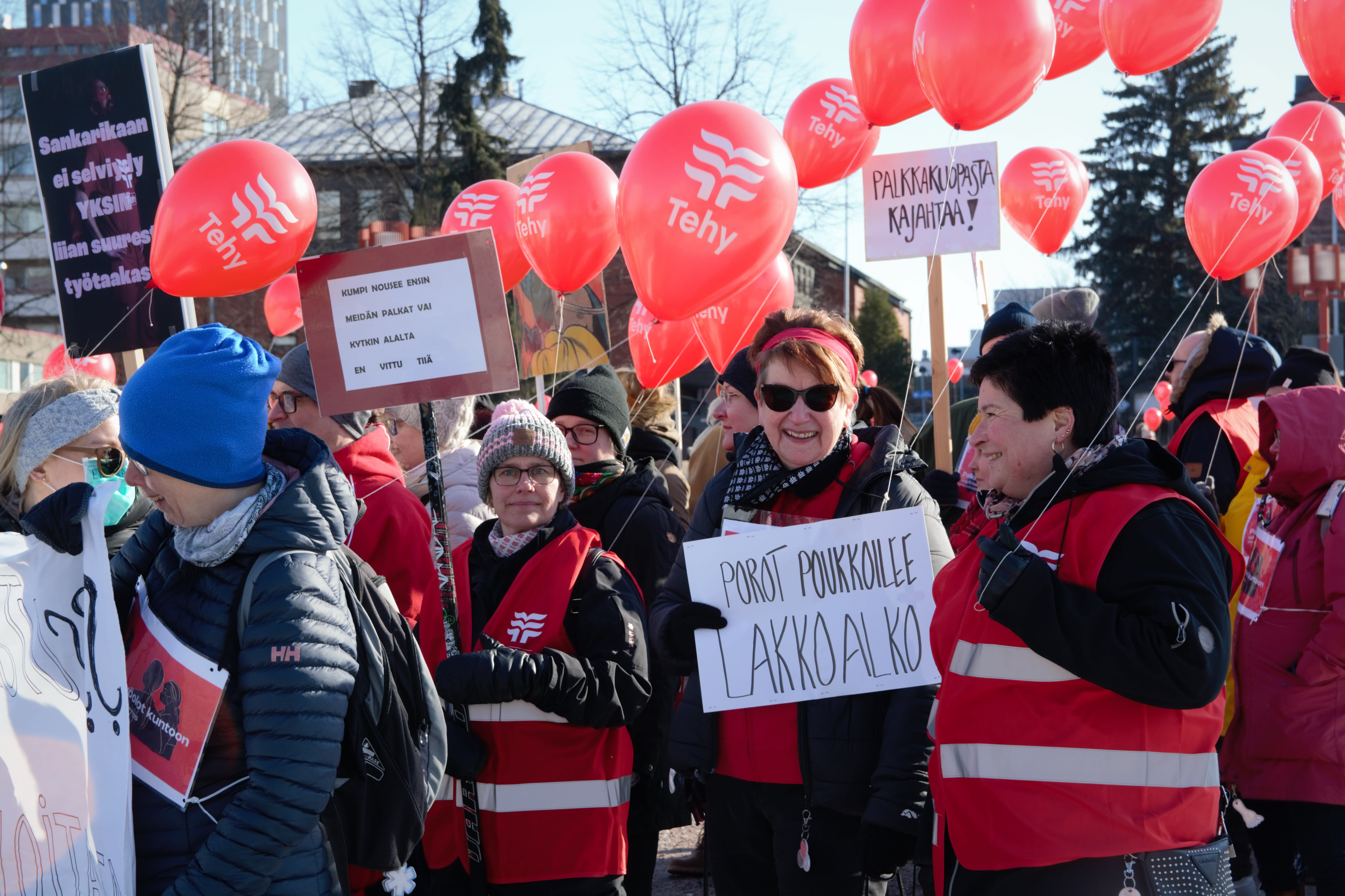 금요일 신문: 러시아의 조정 위원회, 수입 관리자 및 국영 기업