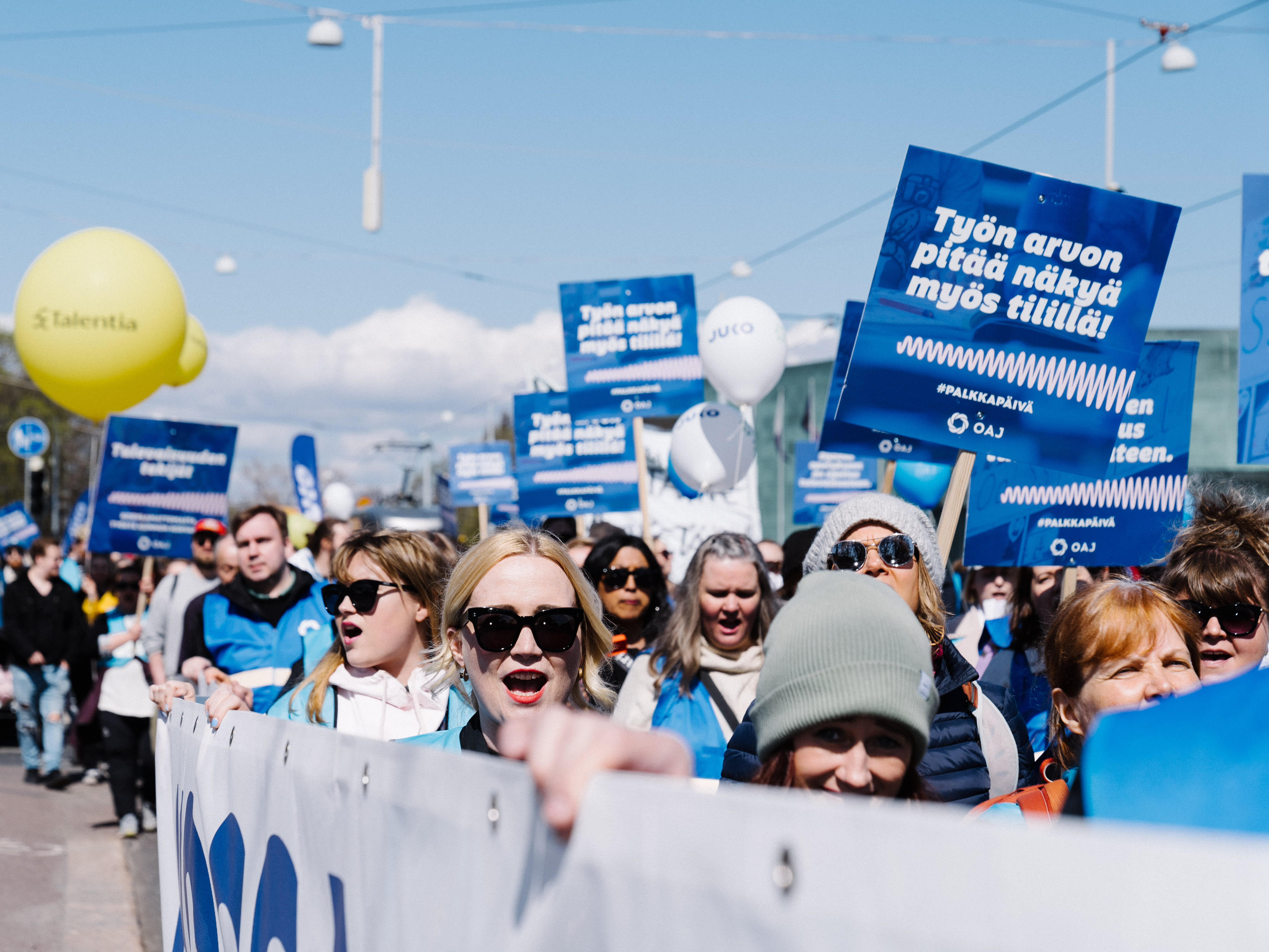 Tausende versammeln sich in Helsinki zu einem kommunalen Marsch
