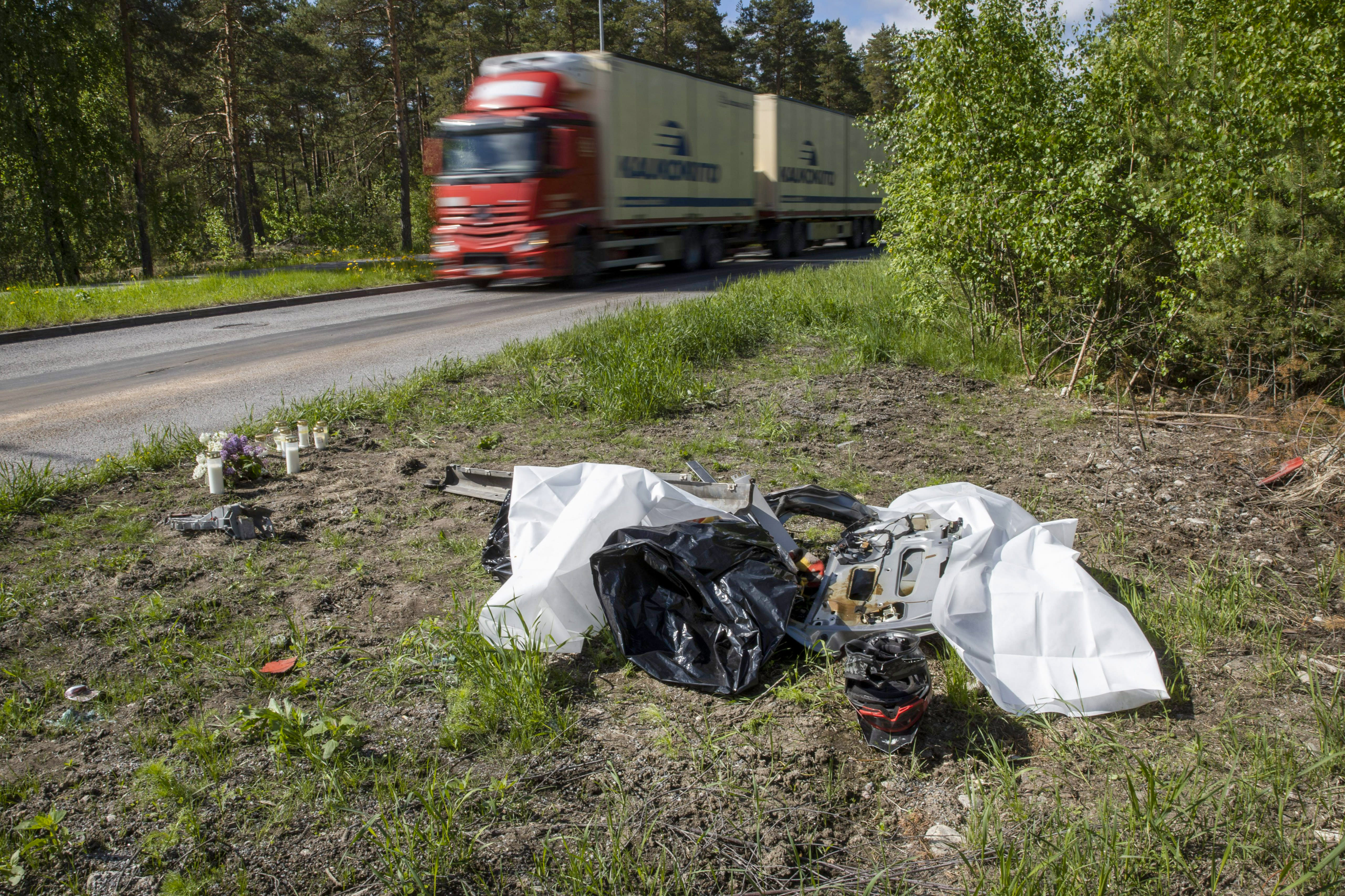 Two teenagers died in a collision between a car and a truck near Turku