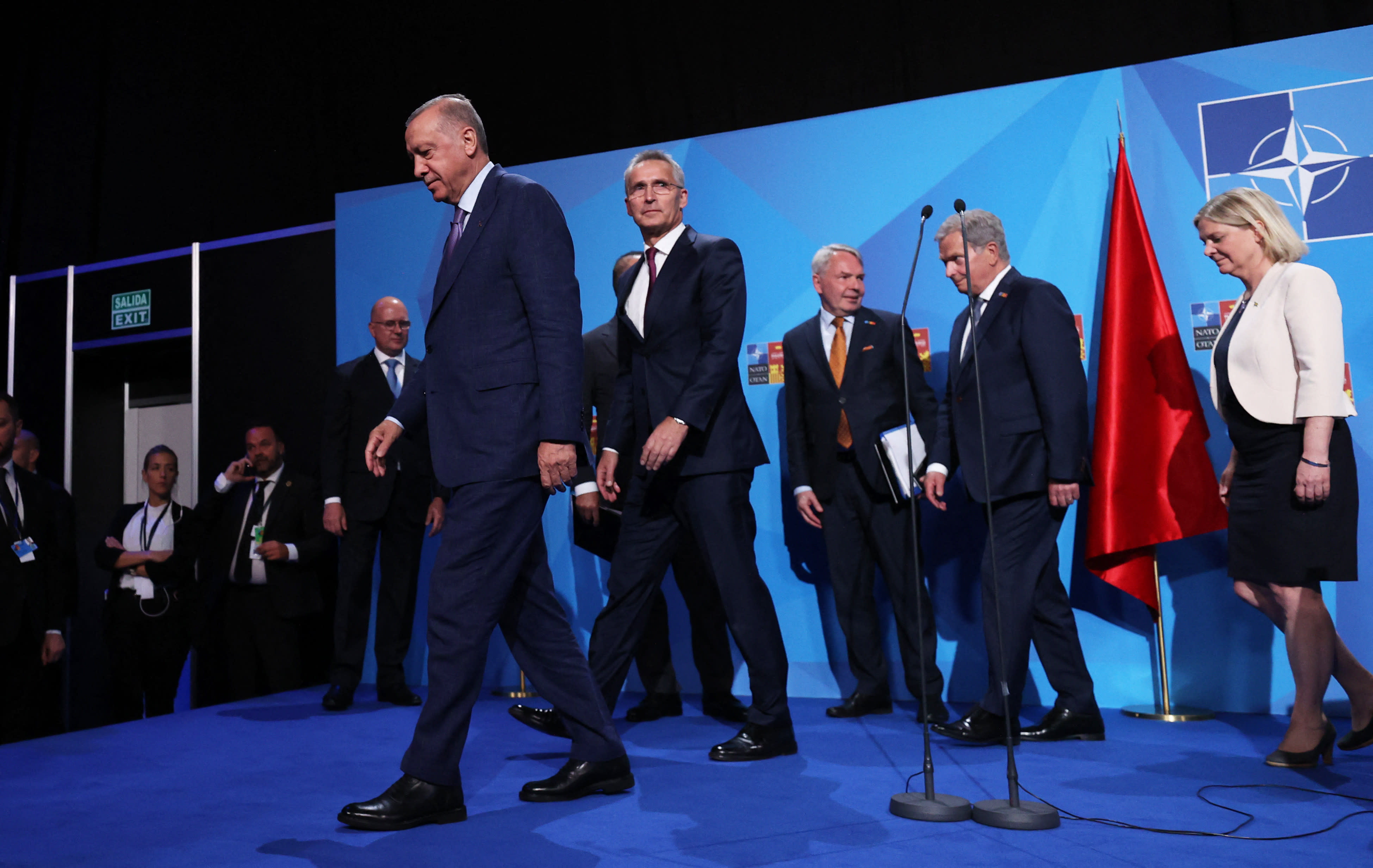 Defense Minister Kaikkonen in Ankara – Turkey demands concrete concessions
