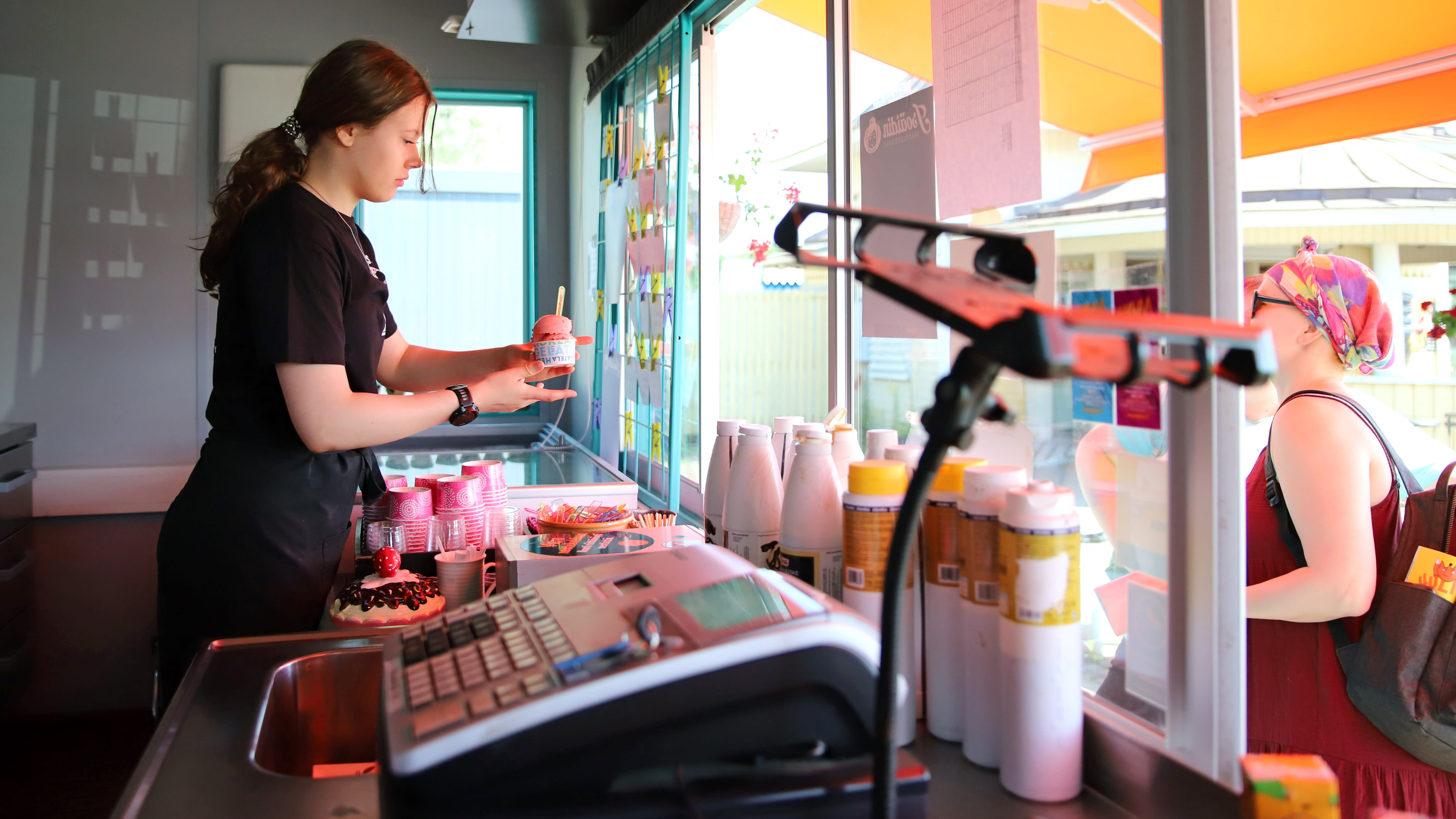 Unternehmen bieten in diesem Jahr eine Rekordzahl an Sommerjobs an