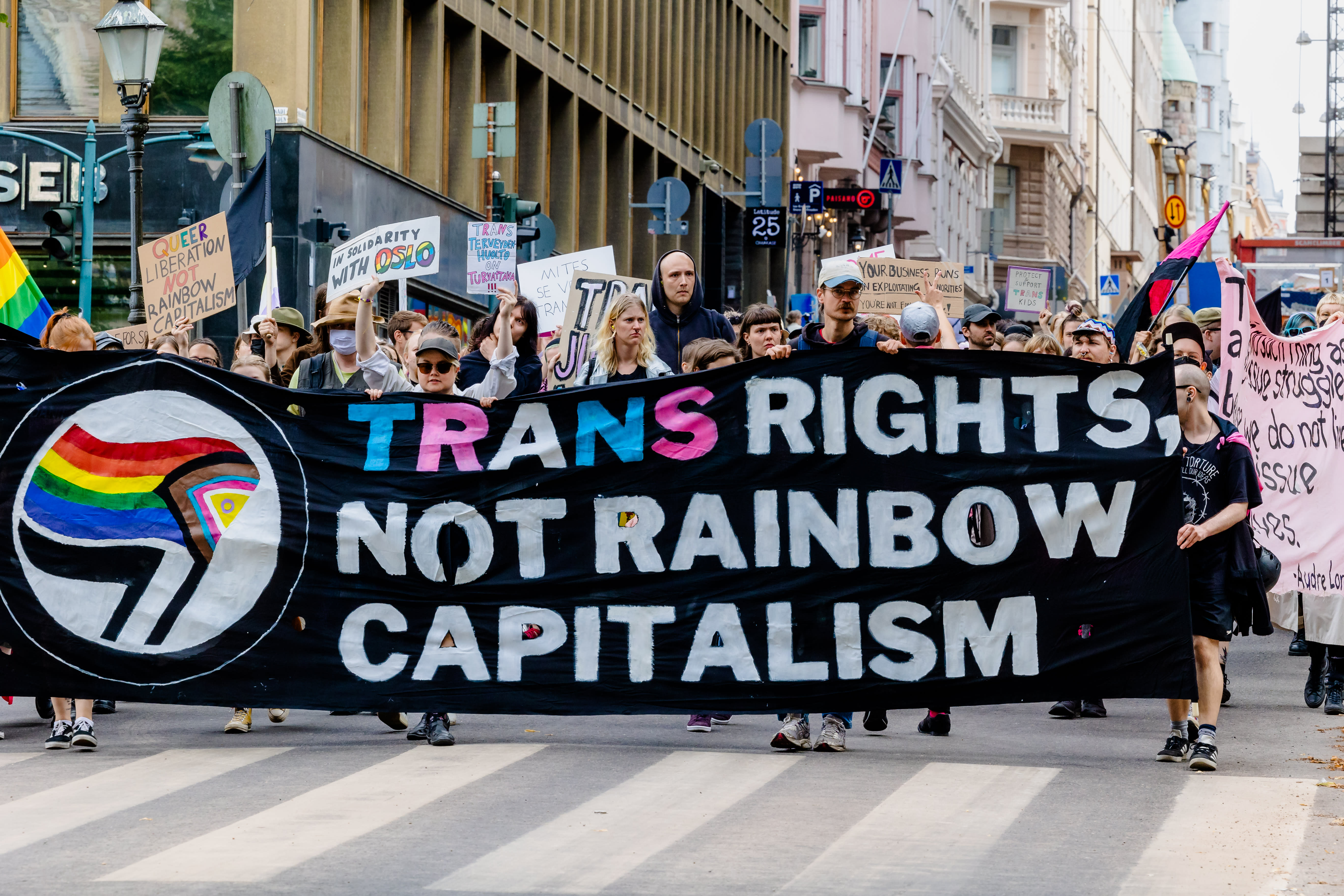 Das Parlament billigt die lang erwarteten Änderungen des finnischen Transgender-Gesetzes