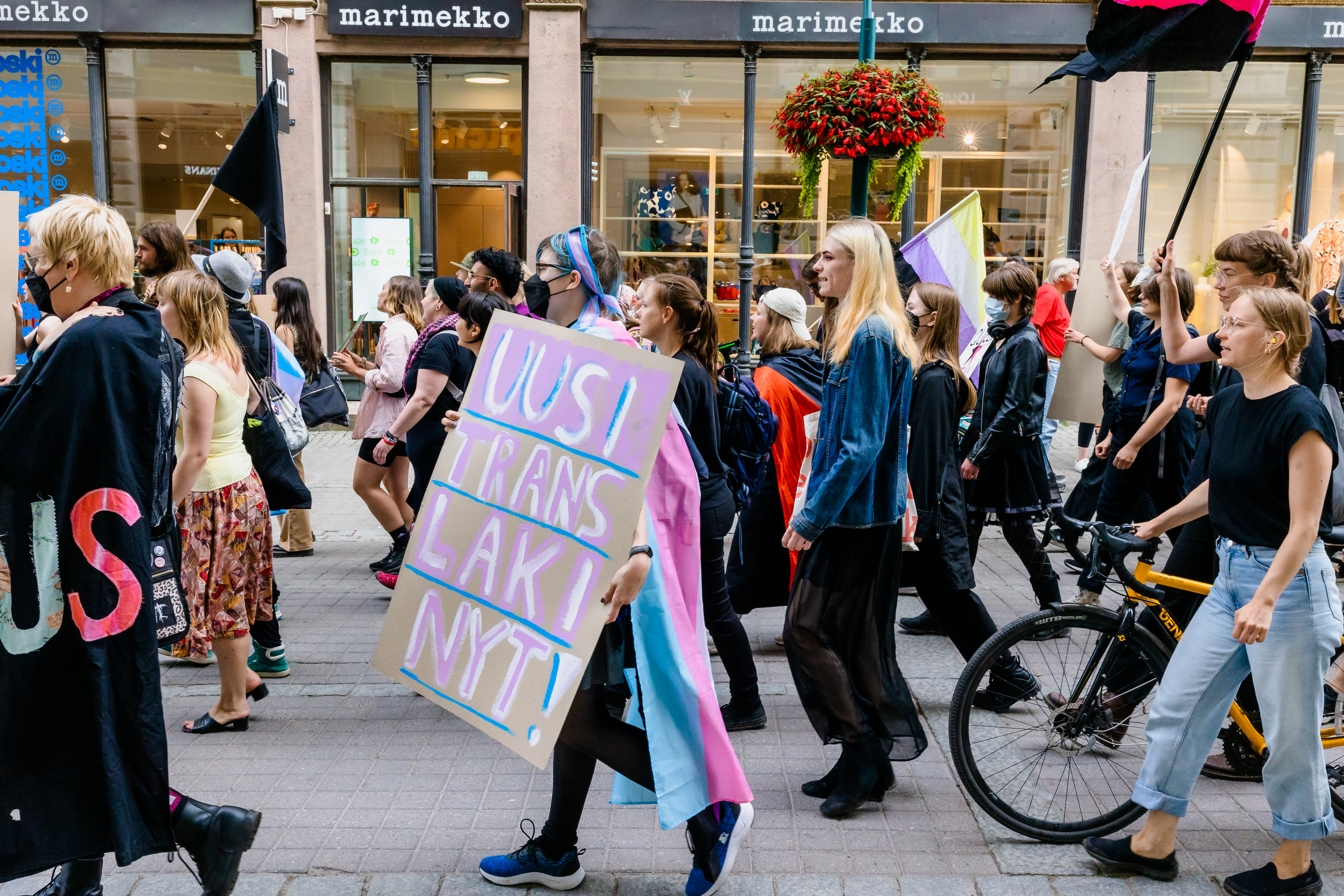 Finnlands lang erwartetes Trans-Gesetz stößt auf einen parlamentarischen Stolperstein