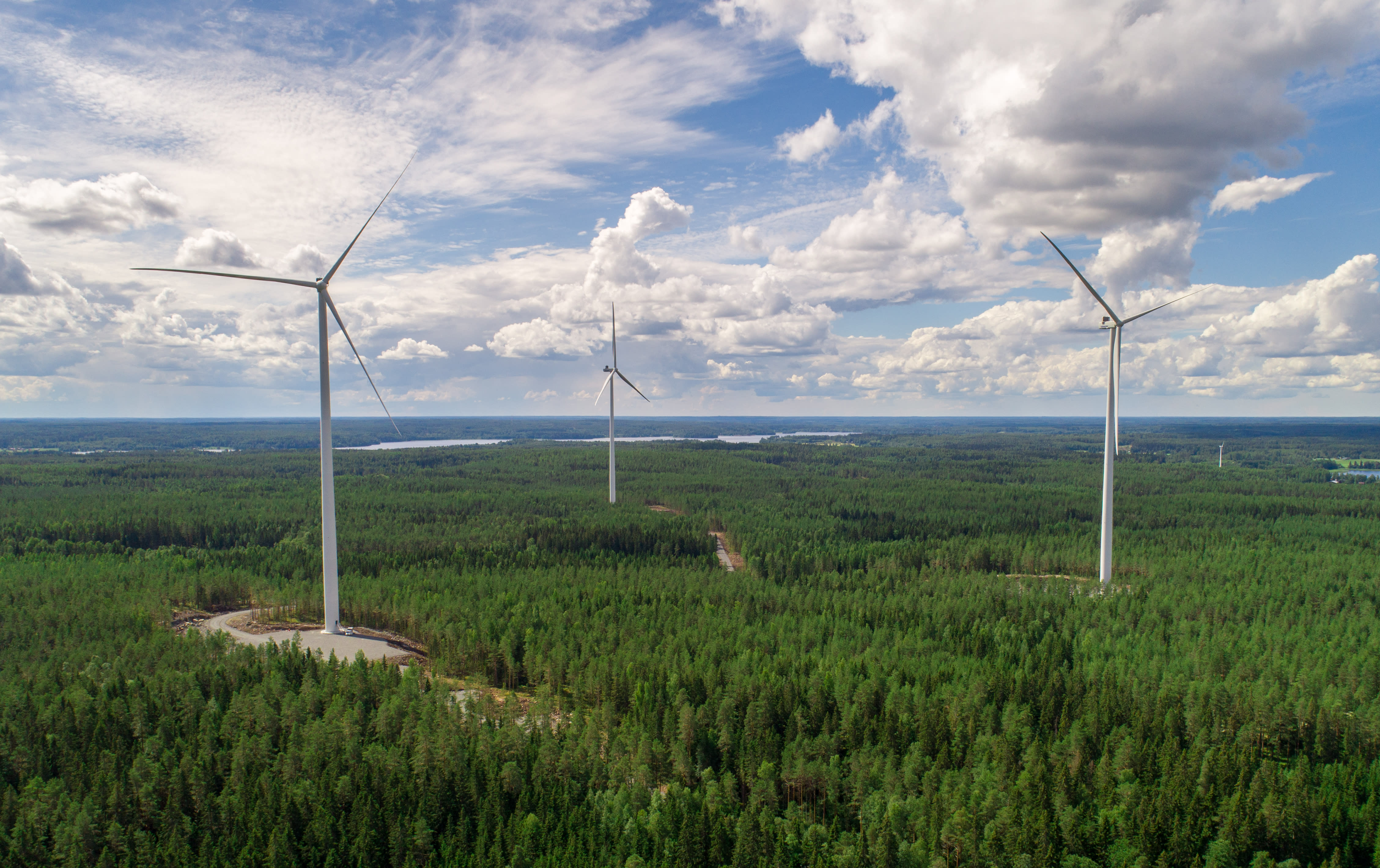 Elektrisches „Werbegeschenk“ im windigen Finnland; der Benzinpreis sinkt