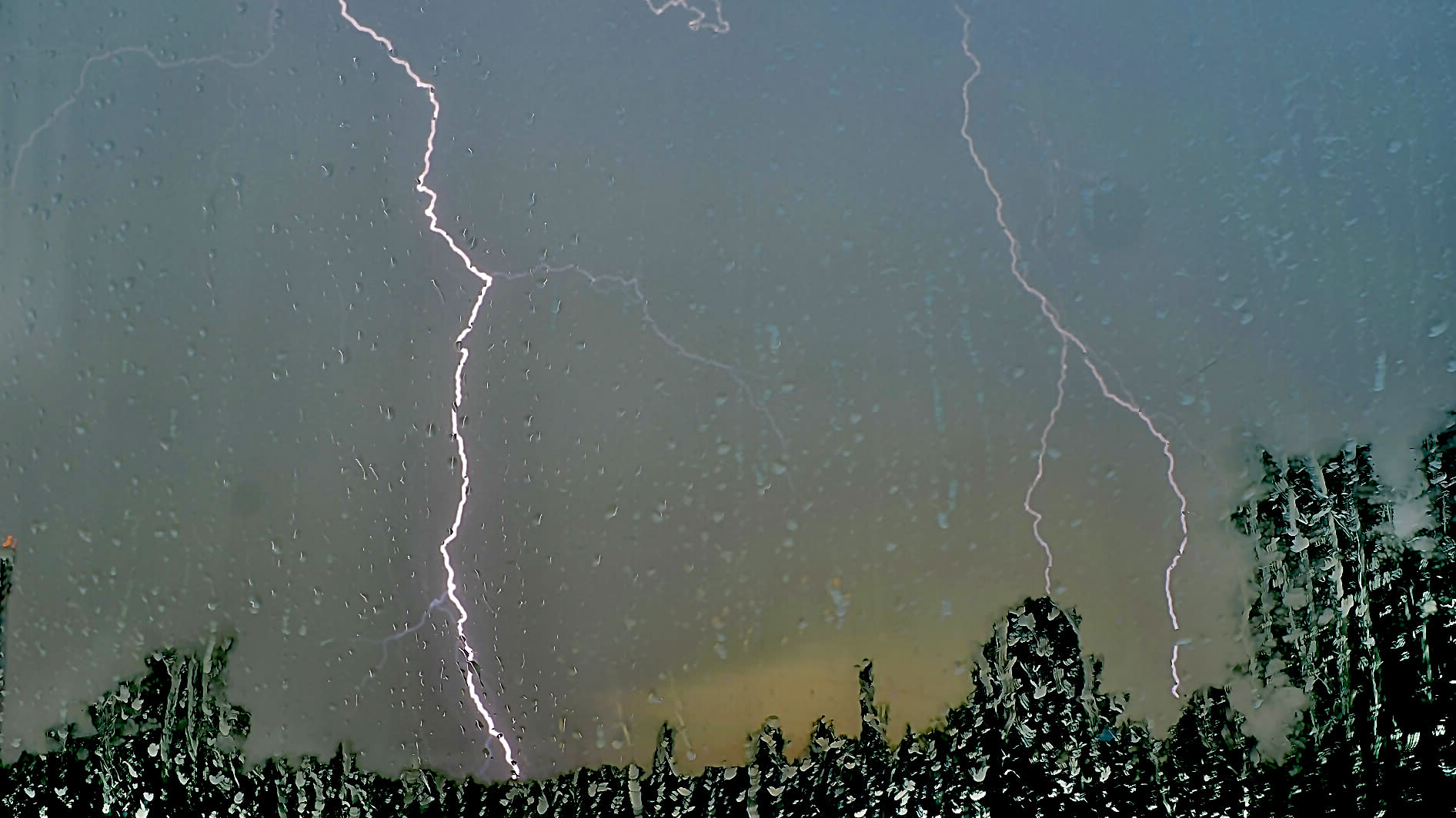 The Finnish Meteorological Institute gives Finland a severe thunderstorm