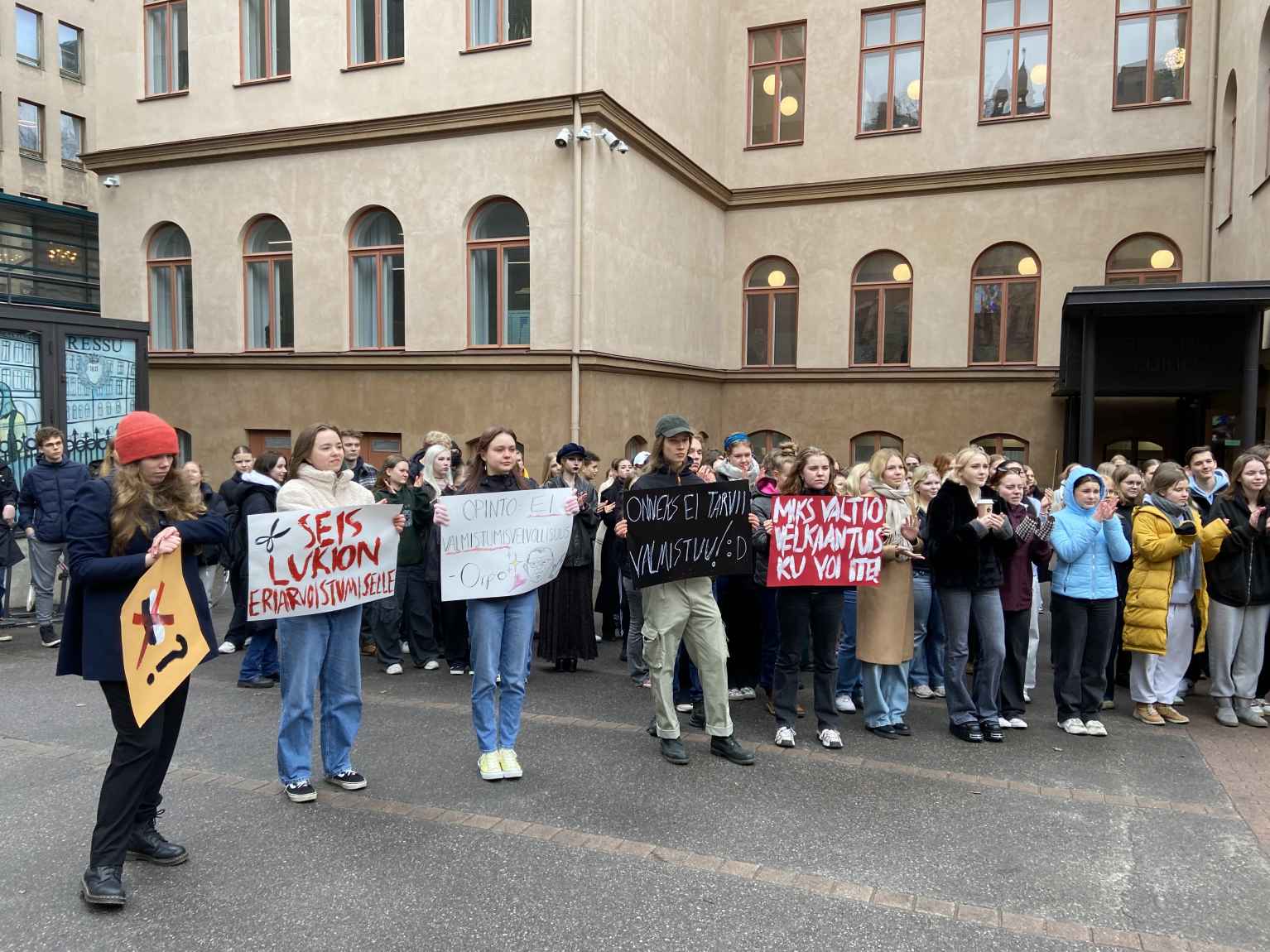 Thousands of high school students join walkout protest against government  cuts | Yle News | Yle