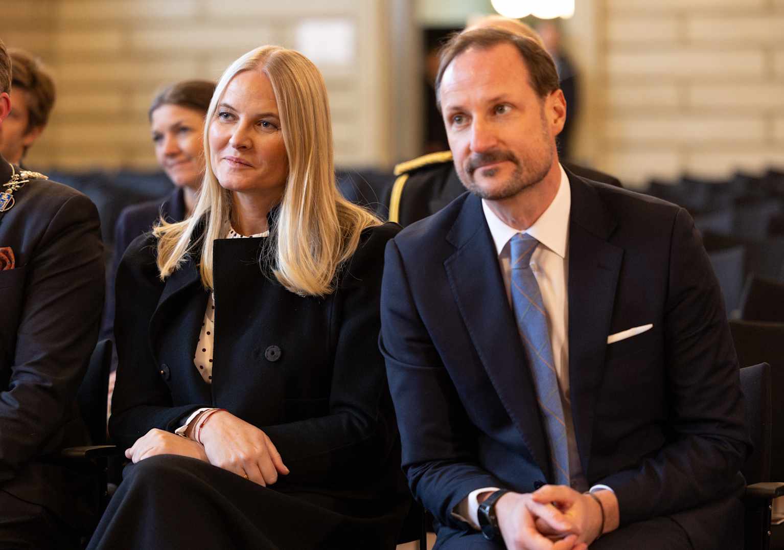 Kronprinsessan Mette-Marit till NRK: Jag blev manipulerad och lurad av  Epstein | Utrikes | Svenska Yle