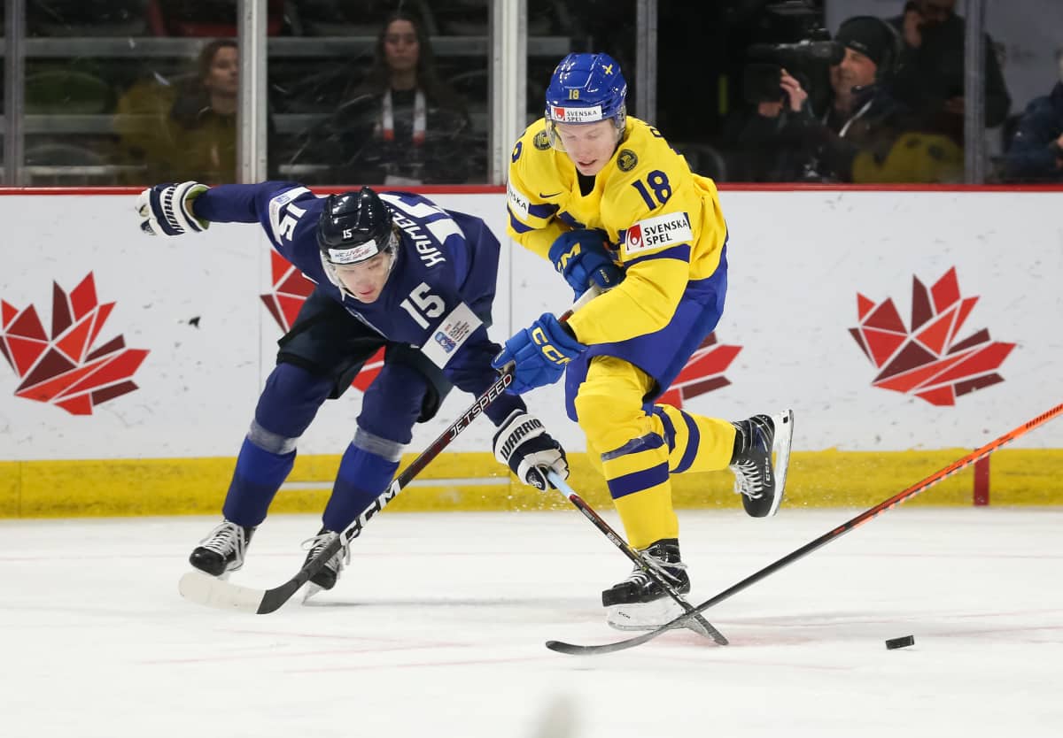 Finnish Junior Hockey Team's On-Ice Celebration Features Wig