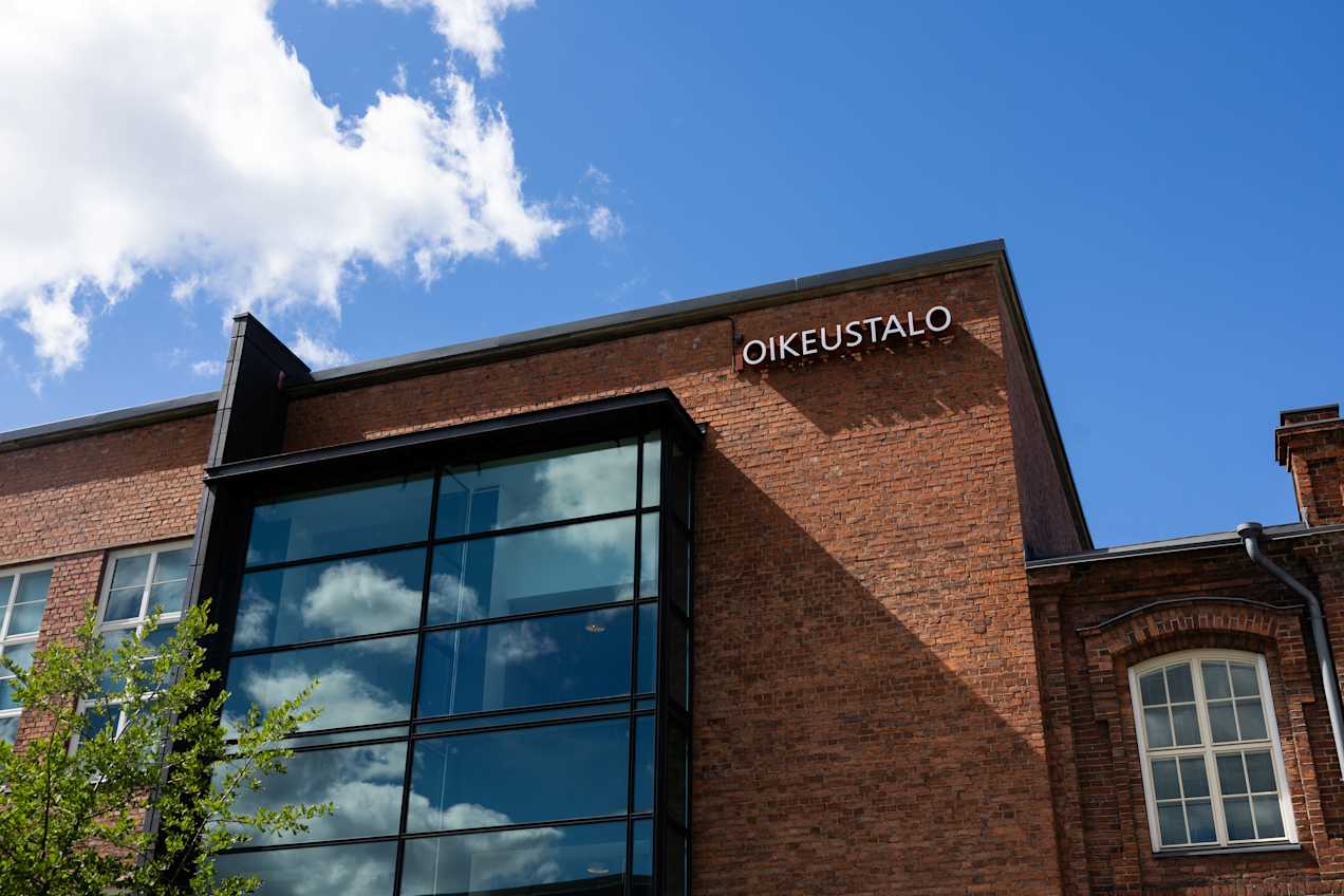 The Pirkanmaa District Court sentenced the experienced police to assault and violate official duty to fines.